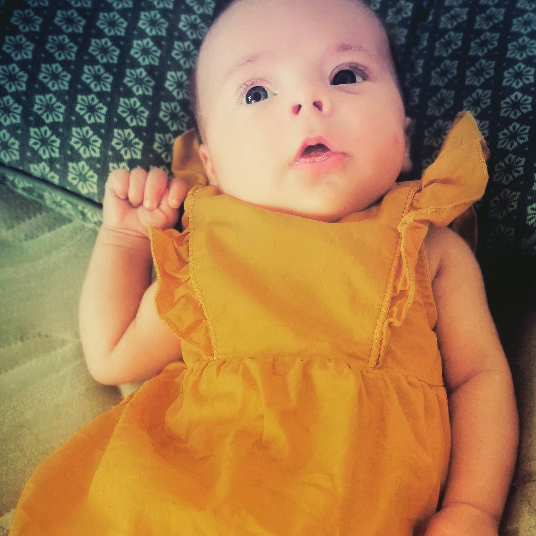 Candice a rejoint le concours — aidez-le/la à gagner de superbes lots ! baby, beauty, cheek, child, child_model, chin, eye, face, finger, happy, head, iris, lip, mouth, nose, person, sitting, skin, smile, toddler