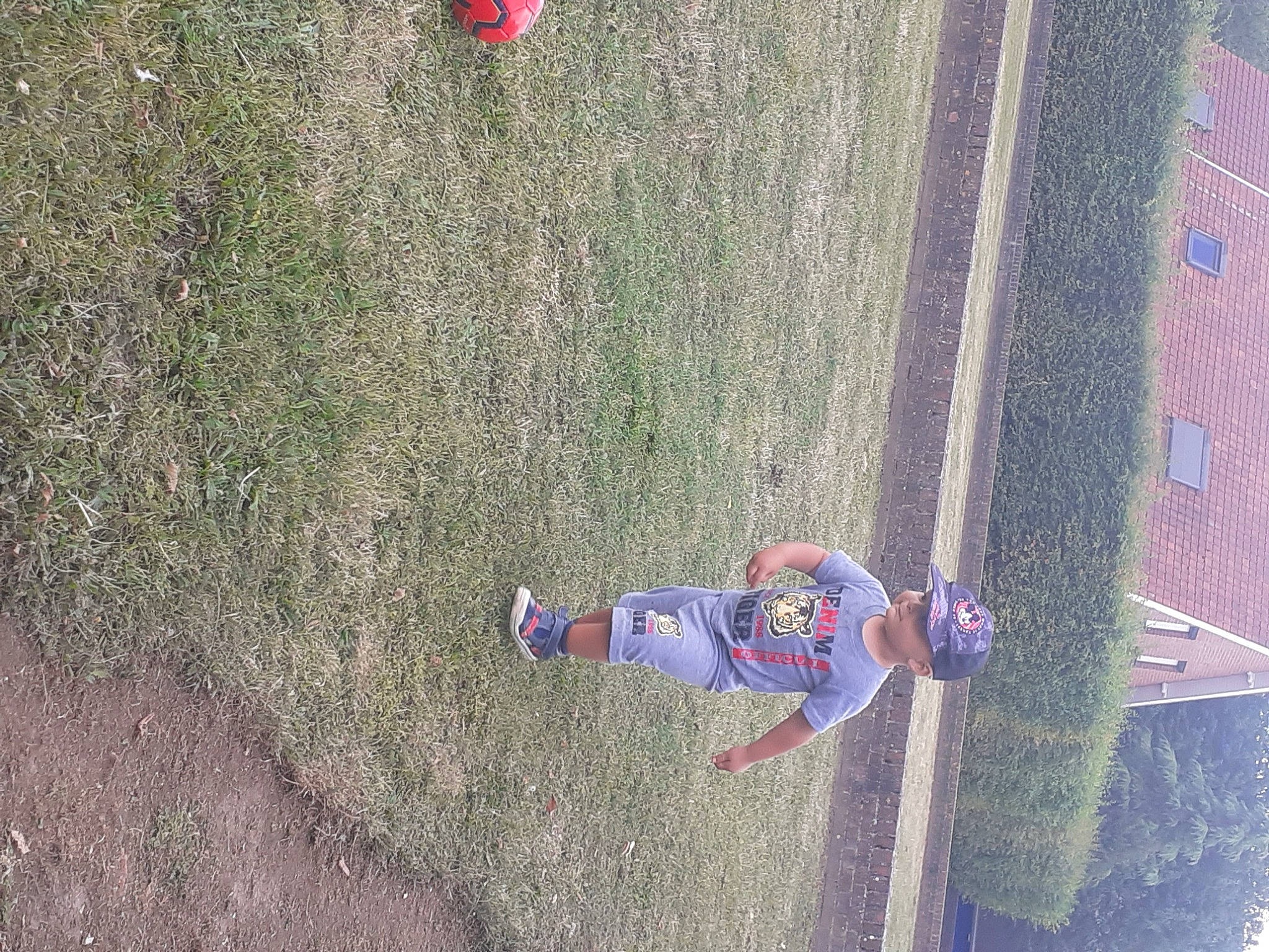 John a rejoint le concours — aidez-le/la à gagner de superbes lots ! adventure, concrete, electric_blue, fun, grass, grass_family, headwear, landscape, leisure, net, person, plant, play, playground, recreation, rope, shadow, soil, sport_climbing, sports