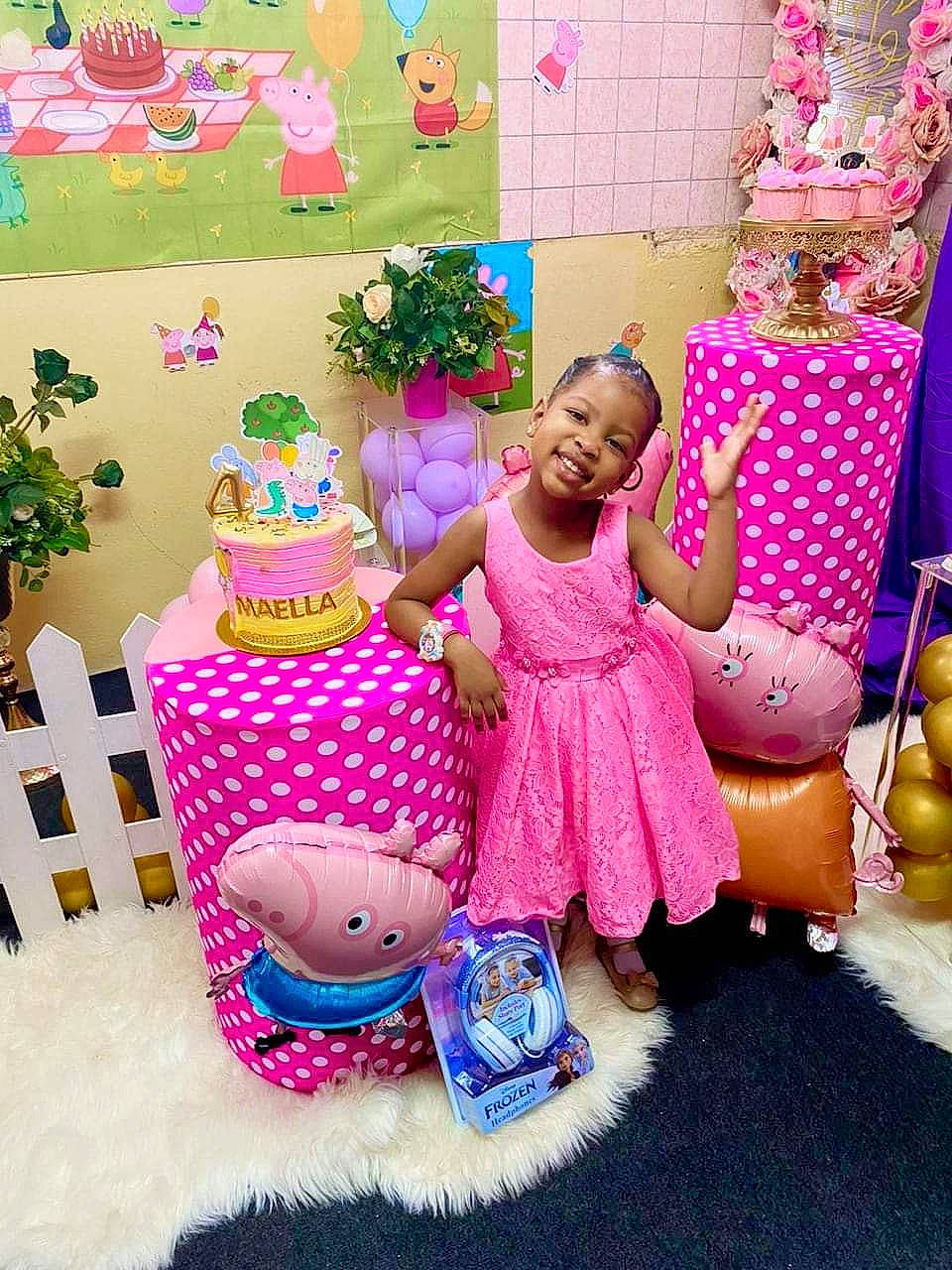 Maëlla a rejoint le concours — aidez-le/la à gagner de superbes lots ! baby_toddler_clothing, birthday, birthday_party, cake_decorating, cake_decorating_supply, child, decoration, dress, event, happy, houseplant, joy, leisure, magenta, party_supply, pattern, person, pink, plant, purple