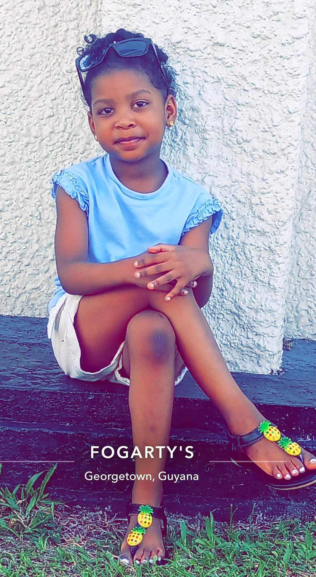 Maëlla participe au concours pour gagner de l'argent avec cette photo : adaptation, azure, black_hair, blue, cool, electric_blue, face, flash_photography, hairstyle, happy, head, knee, people_in_nature, person, photograph, skin, smile, standing, summer, thigh