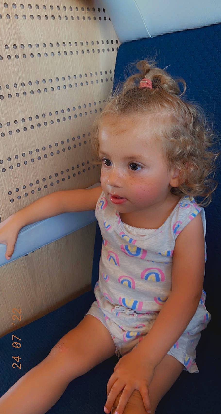 Mathilde participe au concours pour gagner de l'argent avec cette photo : baby, baby_toddler_clothing, beauty, blond, cheek, child, chin, elbow, eyebrow, eyelash, fun, hair, human_leg, iris, person, pink, skin, sleeve, thigh, toddler