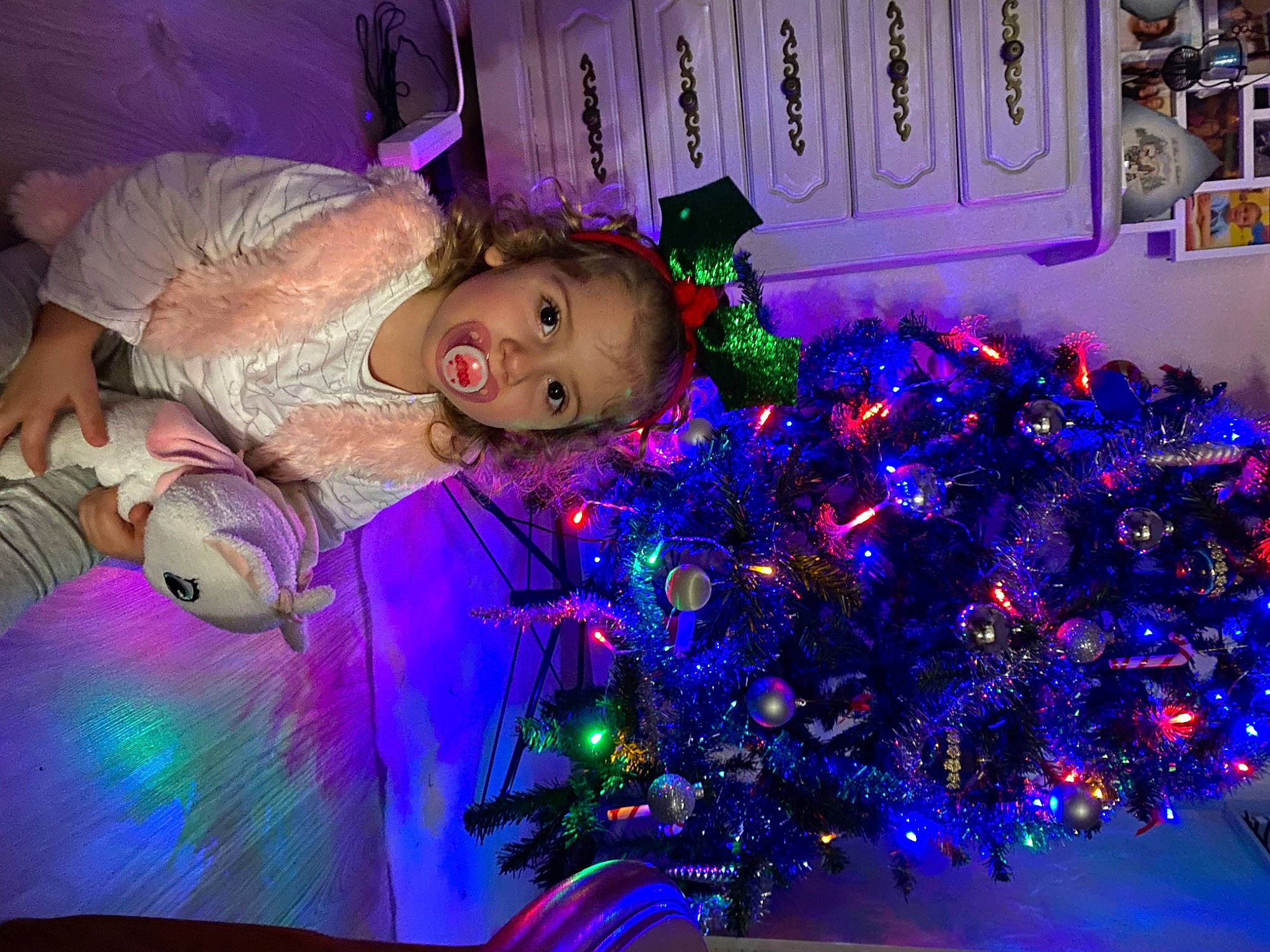 Mathilde a rejoint le concours — aidez-le/la à gagner de superbes lots ! christmas, christmas_decoration, christmas_ornament, christmas_tree, electric_blue, event, fun, holiday, holiday_ornament, light, magenta, ornament, party, person, pink, plant, purple, space, tradition, tree