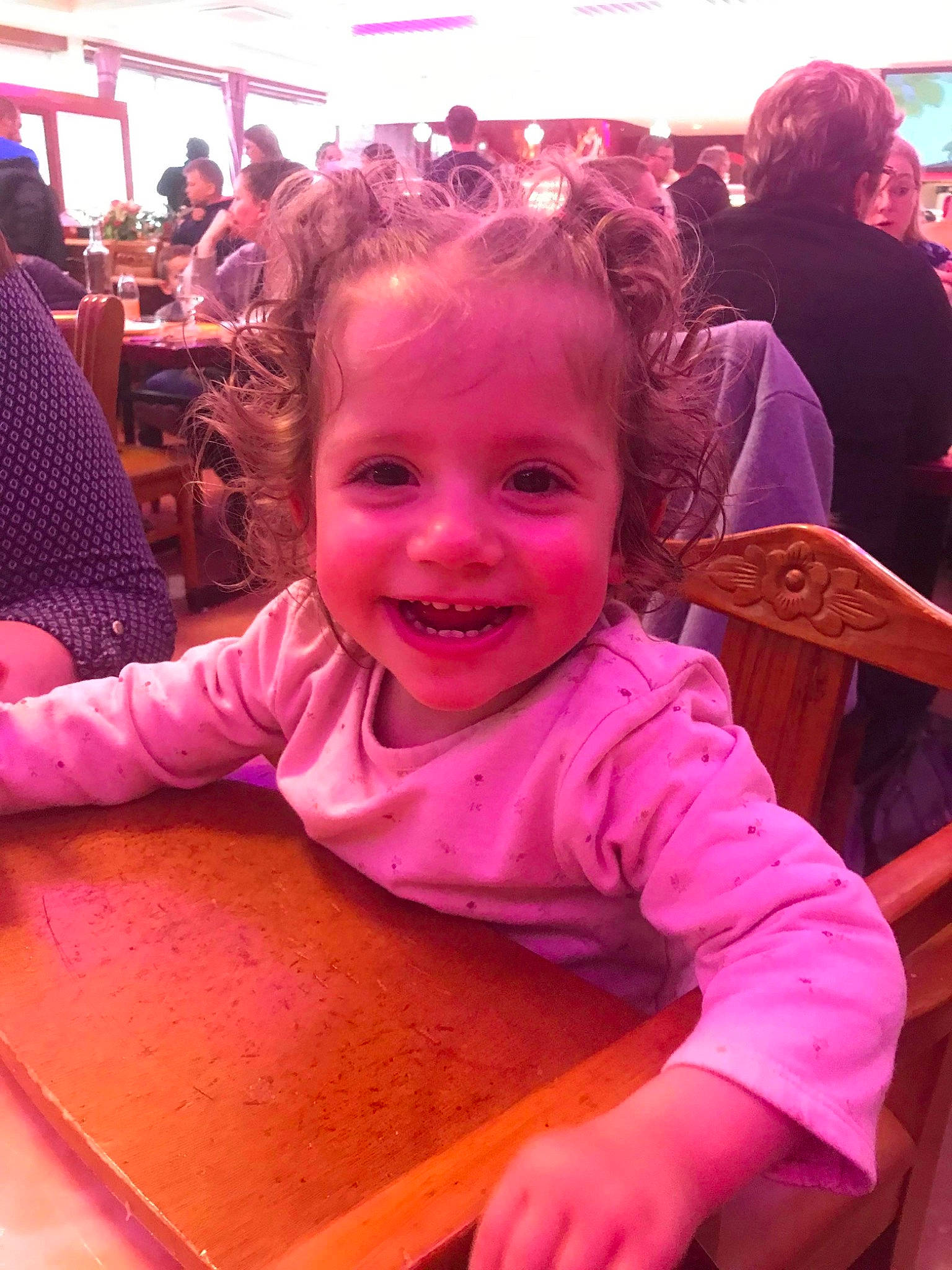 Mathilde participe au concours pour gagner de l'argent avec cette photo : beauty, blurred, chair, cheek, child, event, flooring, fun, hair, happy, joy, leisure, magenta, person, pink, purple, room, sitting, skin, smile