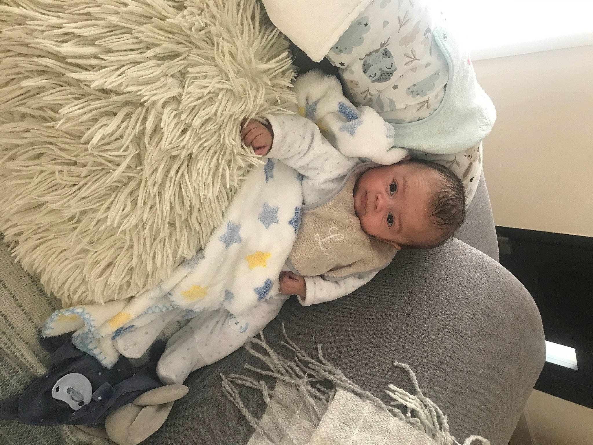 Mahdi participe au concours pour gagner de l'argent avec cette photo : baby, baby_products, baby_sleeping, baby_toddler_clothing, bed_sheet, bedding, bedtime, child, comfort, couch, fur, hat, linens, mammal, nap, person, room, sitting, sleep, toddler