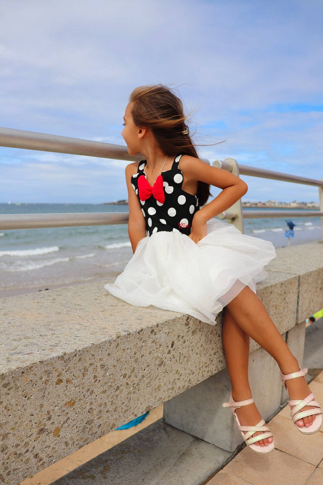 Kim a rejoint le concours — aidez-le/la à gagner de superbes lots ! beauty, clothing, design, dress, fashion, footwear, human_leg, joint, leg, long_hair, model, person, photo_shoot, photography, polka_dot, shoe, shoulder, summer, vacation, waist