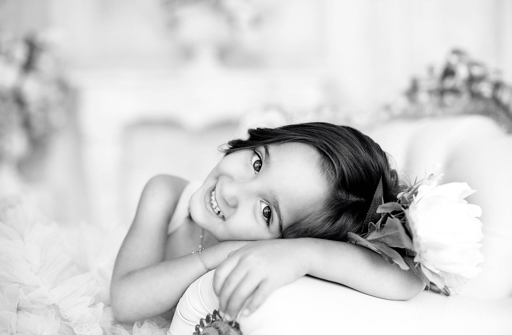 Kim a rejoint le concours — aidez-le/la à gagner de superbes lots ! beauty, black, black_and_white, dress, eye, face, hand, happy, joy, lip, model, monochrome, monochrome_photography, person, photo_shoot, photograph, photography, portrait, portrait_photography, skin