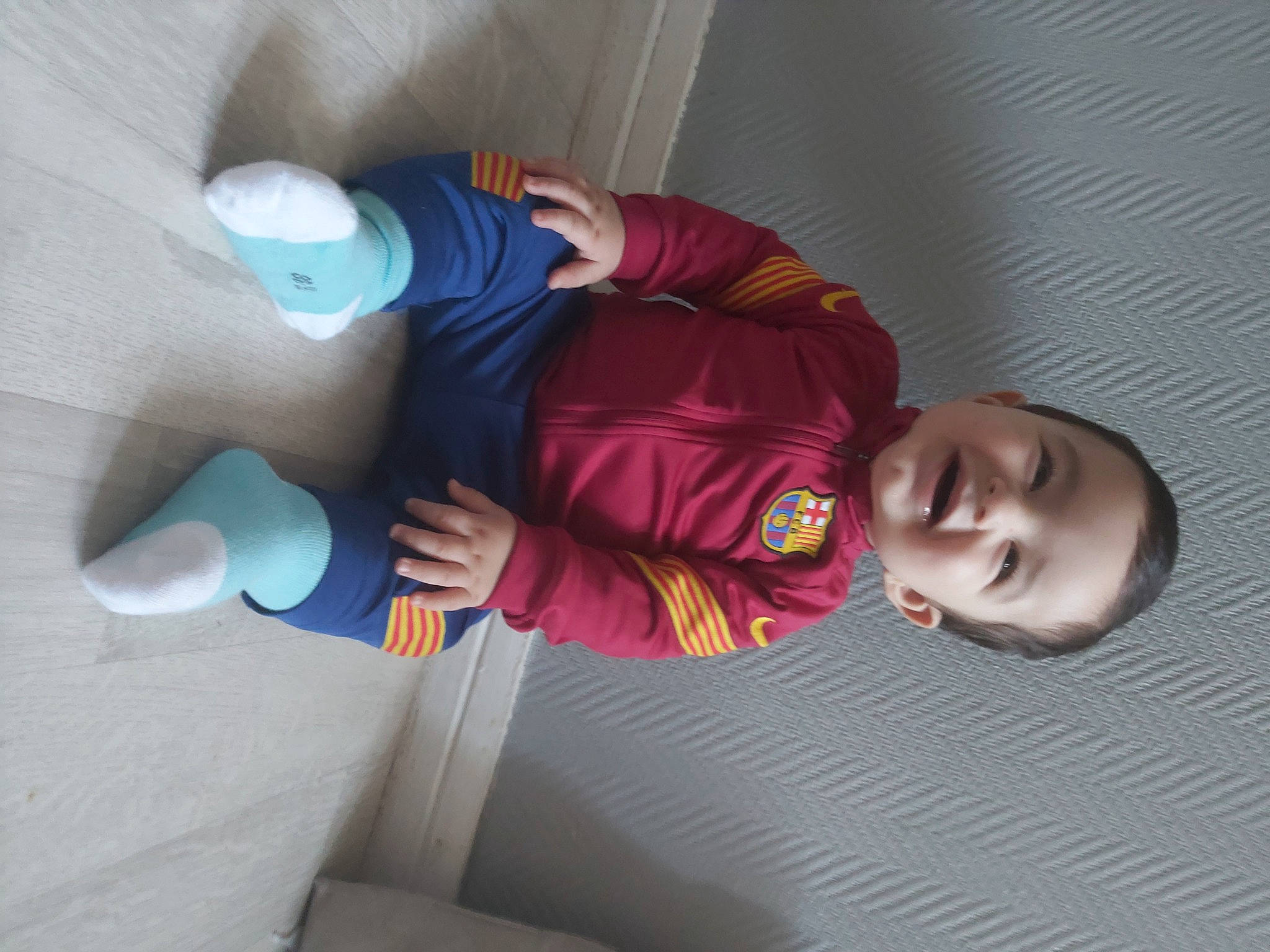 Kenan a rejoint le concours — aidez-le/la à gagner de superbes lots ! baby, baby_products, baby_toddler_clothing, baby_toys, child, comfort, electric_blue, fictional_character, flooring, fun, happy, joint, magenta, people, person, room, sleeve, smile, toddler, toy