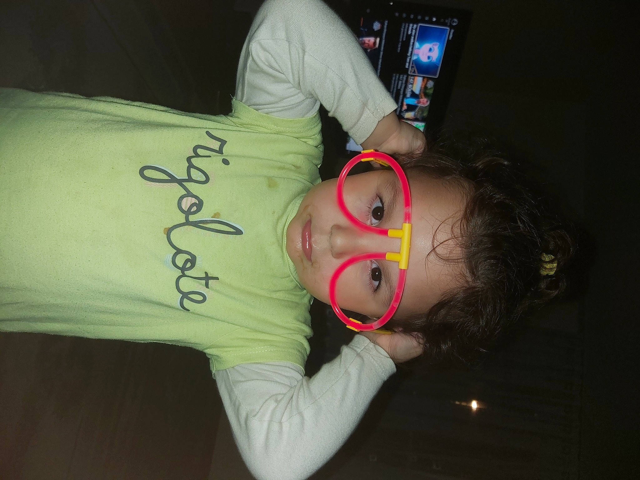 Gülsu Zekiye participe au concours pour gagner de l'argent avec cette photo : child, costume, elbow, event, eyebrow, eyewear, fashion_accessory, flash_photography, flesh, fun, gadget, happy, headgear, mouth, person, personal_protective_equipment, sleeve, smile, t_shirt, wrist