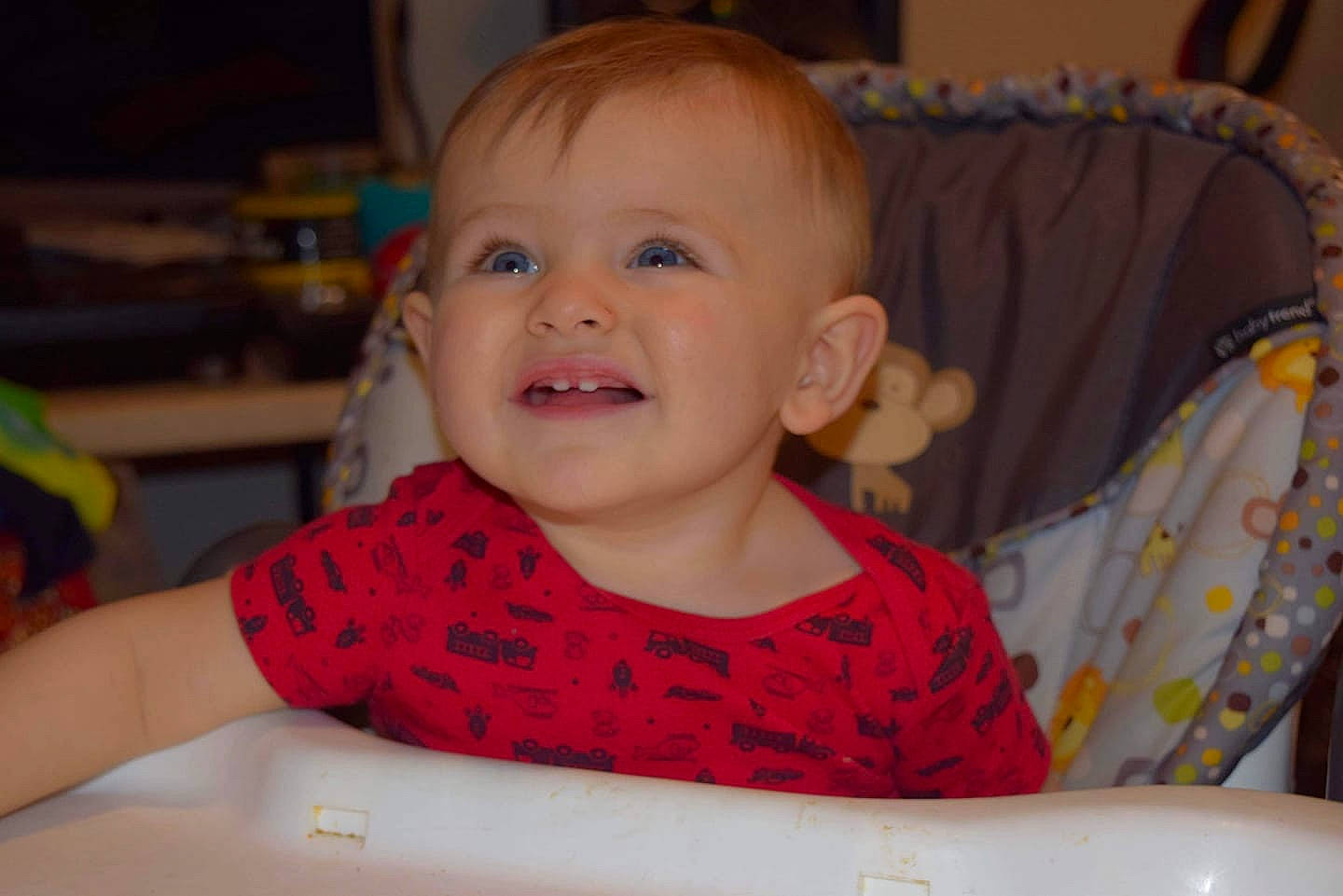 Jaxxon is registered to the contest to win money with this photo: baby, baby_toddler_clothing, chair, cheek, child, event, finger, fun, happy, head, iris, joy, mouth, nose, organ, person, room, sharing, sitting, skin