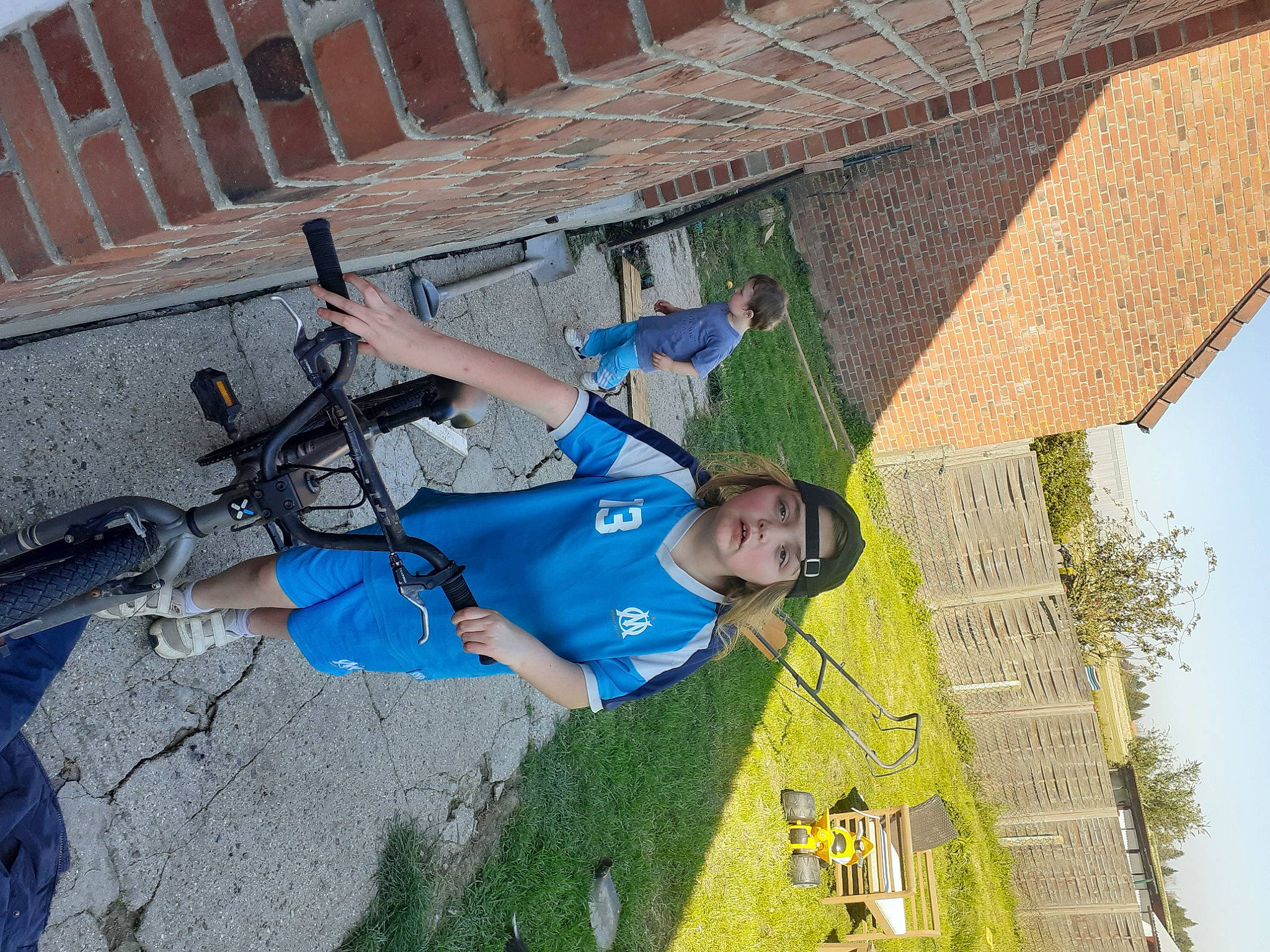 Naya a rejoint le concours — aidez-le/la à gagner de superbes lots ! adventure, headwear, person, recreation