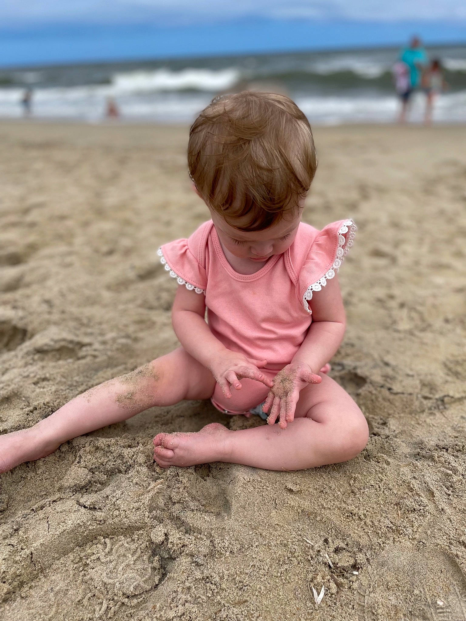 Evalynn is registered to the contest to win money with this photo: baby, barefoot, beach, child, cloud, coastal_and_oceanic_landforms, foot, fun, grass, hand, happy, human_leg, leg, leisure, people_in_nature, people_on_beach, person, sky, toddler, vertebrate
