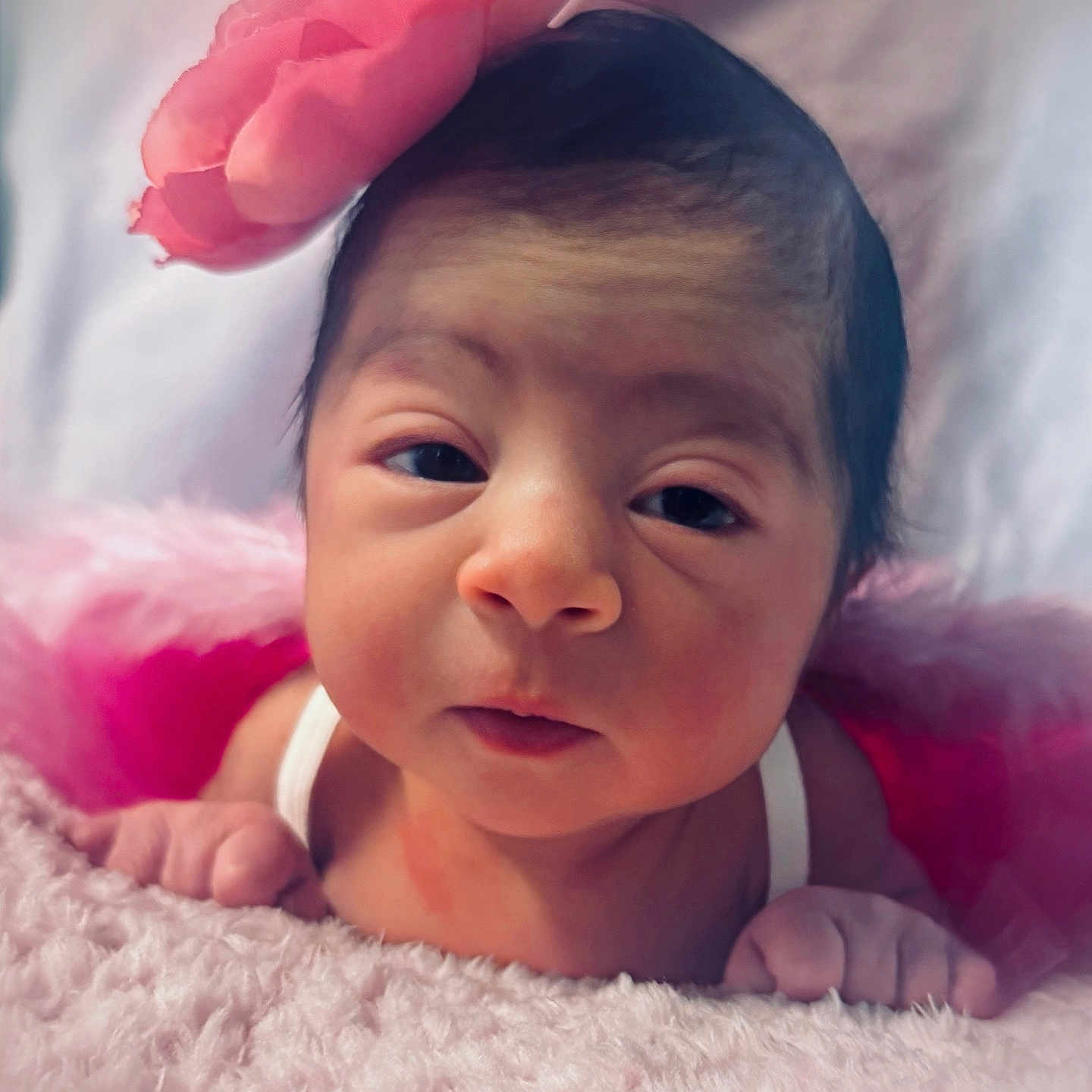 Akvanah is registered to the contest to win money with this photo: baby, bodypart, face, finger, flower, hand, happy, head, mouth, newborn, person, photography, plant, portrait, rose, smile, towel