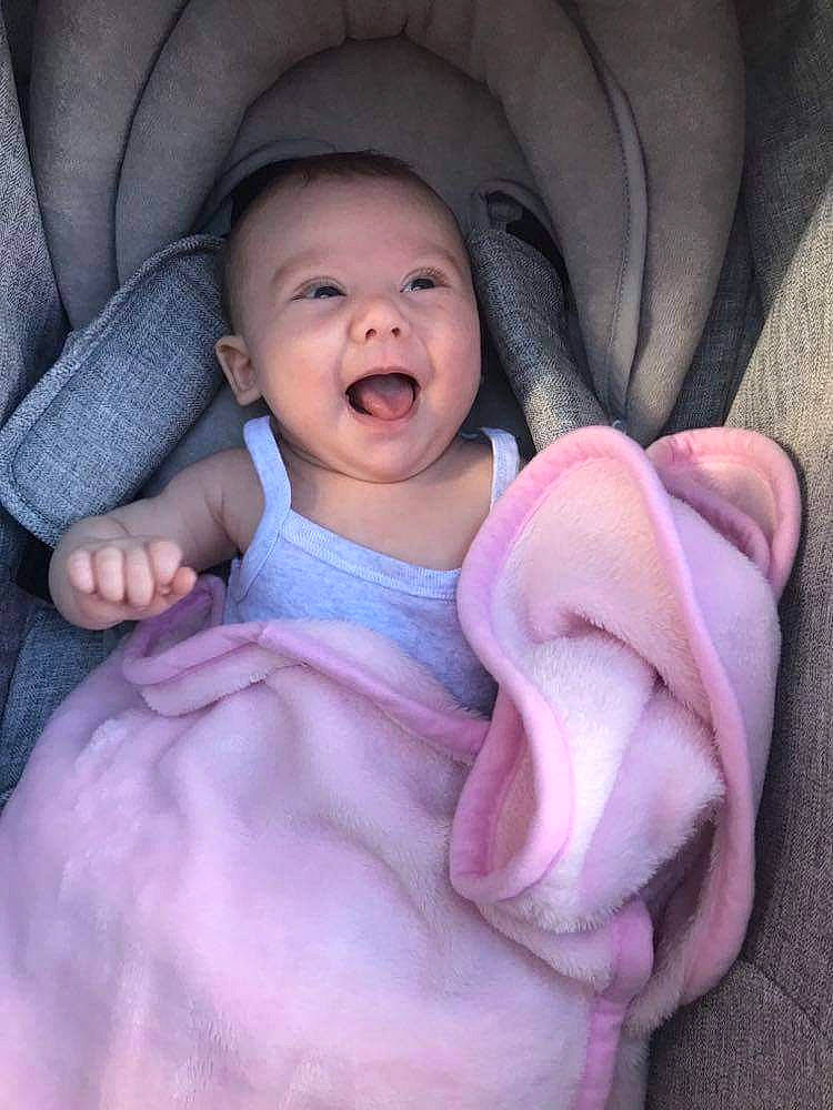 Lynna participe au concours pour gagner de l'argent avec cette photo : baby, birth, cheek, child, face, facial_expression, hand, happy, head, lip, mouth, nose, person, pink, skin, smile, toddler