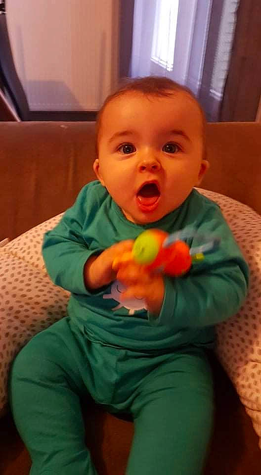 Lenny a rejoint le concours — aidez-le/la à gagner de superbes lots ! baby, baby_toddler_clothing, cheek, child, chin, comfort, eye, face, facial_expression, fun, hairstyle, happy, head, human_body, iris, mouth, nose, person, skin, surprise