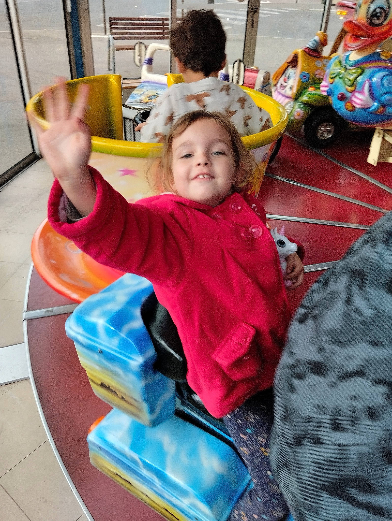 Celia a rejoint le concours — aidez-le/la à gagner de superbes lots ! baby, chair, child, event, fun, happy, head, joy, kindergarten, lap, leisure, people, person, play, recreation, room, sitting, smile, stuffed_toy, toddler