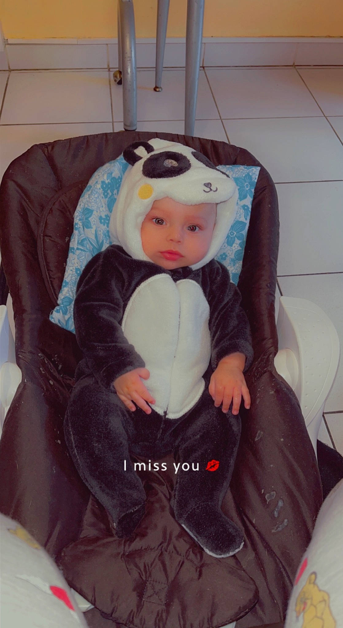 Ayden participe au concours pour gagner de l'argent avec cette photo : baby, baby_products, baby_toddler_clothing, car_seat, chair, child, comfort, doll, eye, eyelash, fictional_character, formal_wear, headwear, human_body, person, personal_protective_equipment, room, service, sitting, suit