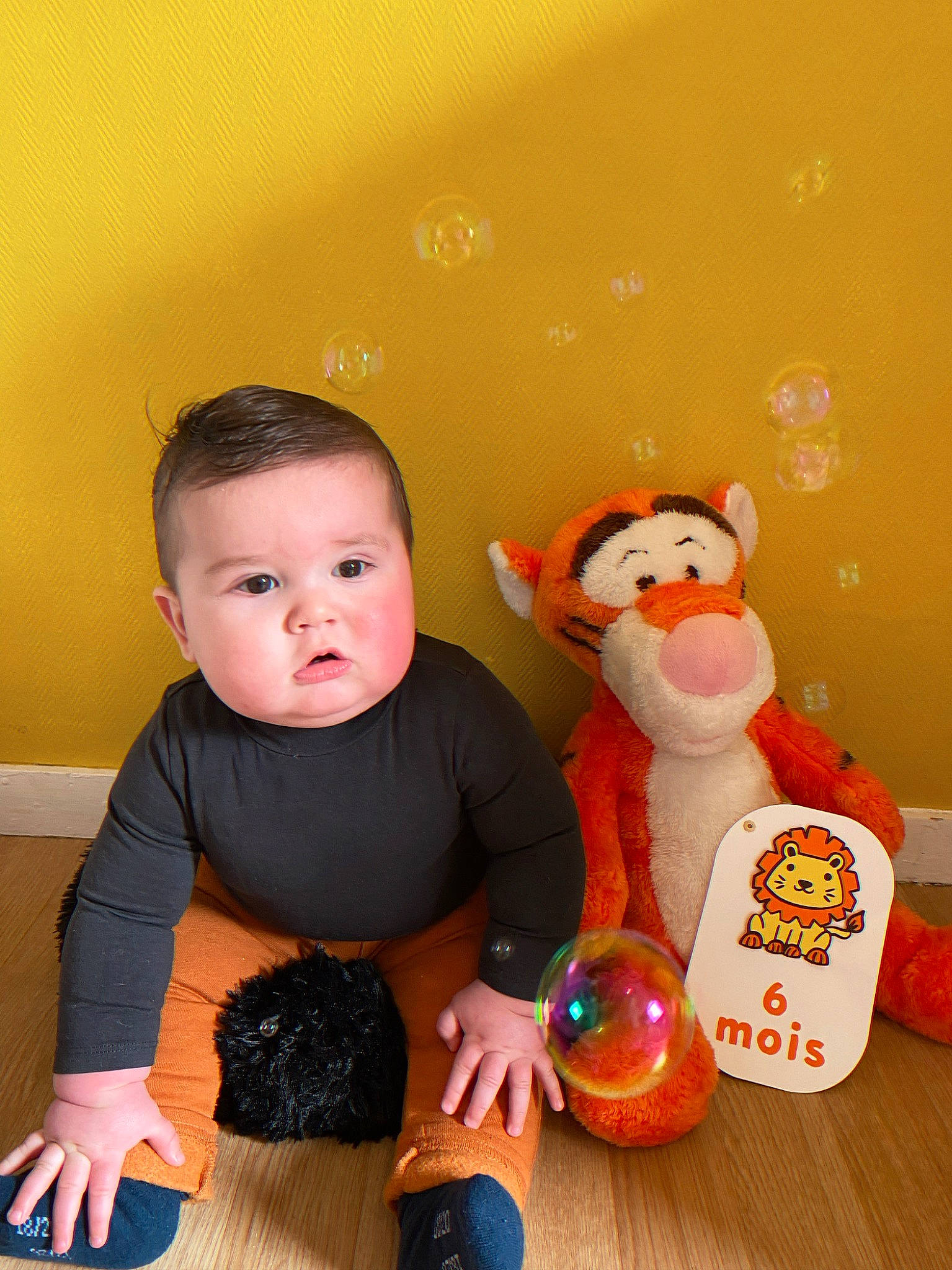 Eden participe au concours pour gagner de l'argent avec cette photo : baby_toddler_clothing, child, finger, flooring, fun, happy, joint, knee, orange, people, person, product, skin, sleeve, sock, standing, stuffed_toy, toddler, toy, vertebrate