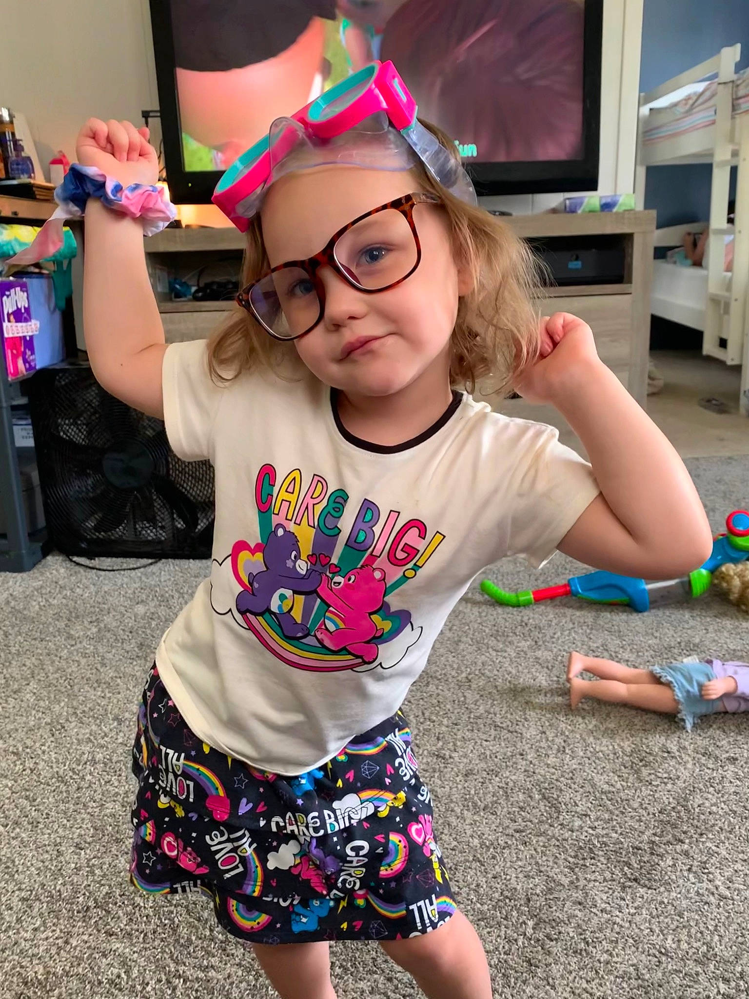 Everlee is registered to the contest to win money with this photo: baby_toddler_clothing, cap, child, costume_hat, event, eyewear, fun, glasses, happy, holiday, magenta, person, photograph, pink, purple, sleeve, snapshot, t_shirt, toddler, vision_care