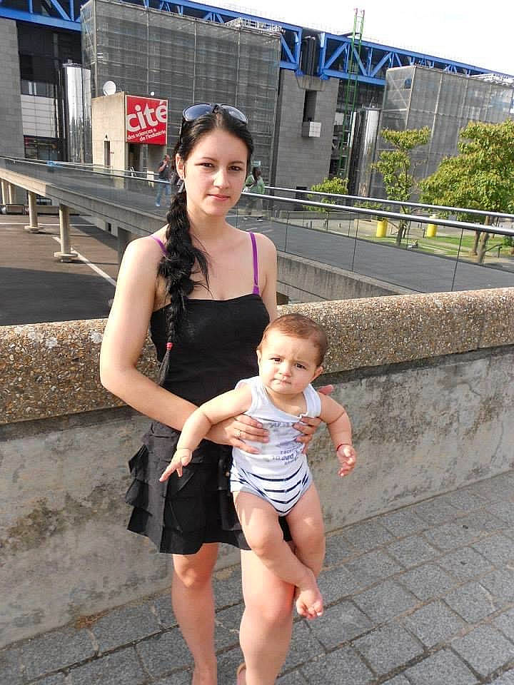 Ioan a rejoint le concours — aidez-le/la à gagner de superbes lots ! event, foot, fun, gesture, hairstyle, happy, human_leg, leg, leisure, people, person, recreation, shorts, shoulder, sky, standing, summer, temple, thigh, toddler