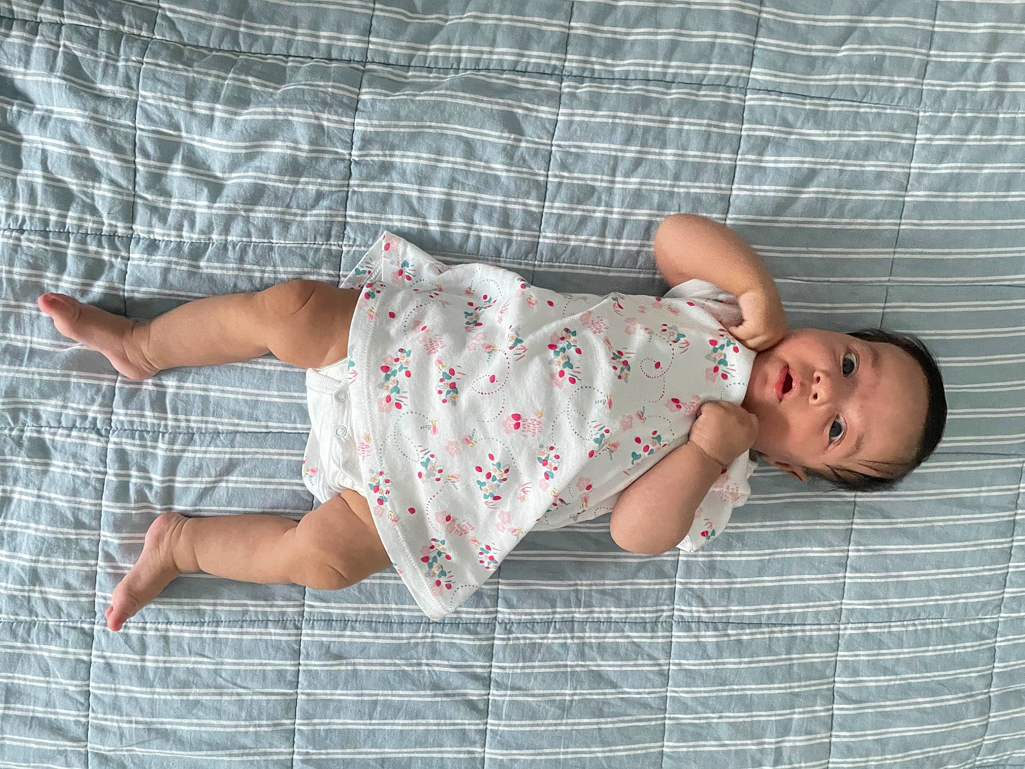 Maria Lea a rejoint le concours — aidez-le/la à gagner de superbes lots ! arm, baby, baby_toddler_clothing, comfort, facial_expression, finger, hand, head, human_body, joint, leg, linens, pattern, person, pink, product, skin, sleeve, textile, thigh