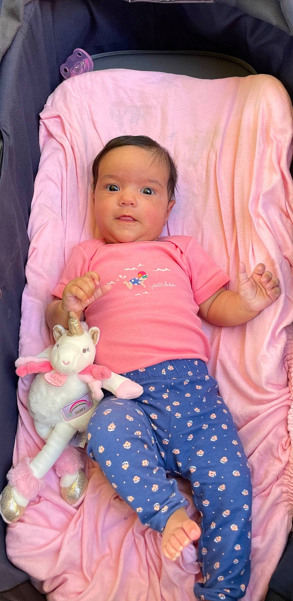 Maria Lea a rejoint le concours — aidez-le/la à gagner de superbes lots ! arm, baby_toddler_clothing, cheek, comfort, gesture, hand, happy, head, human_body, iris, mouth, nose, organ, person, pink, skin, sleeve, smile, textile, white