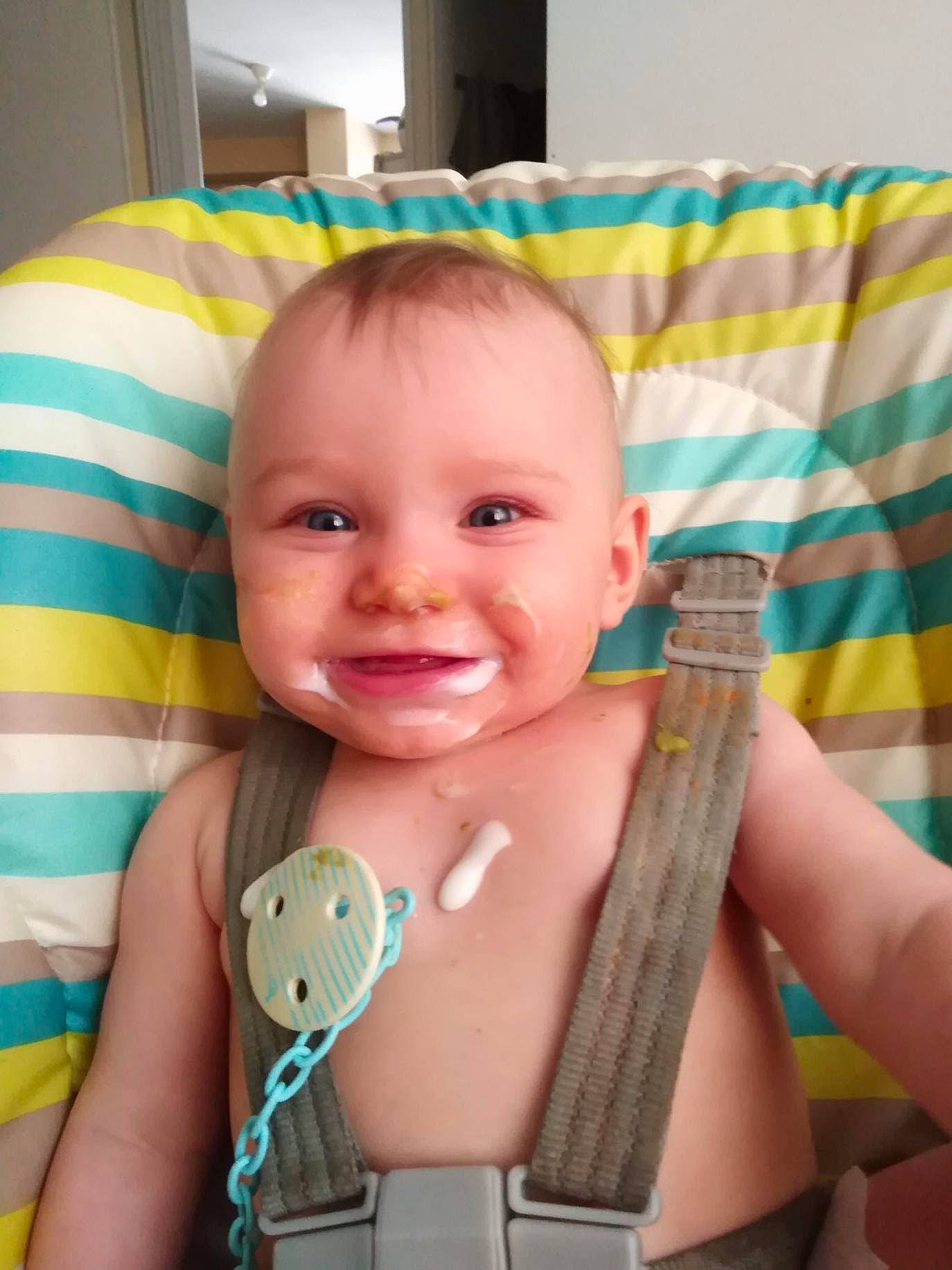 Fiorina a rejoint le concours — aidez-le/la à gagner de superbes lots ! baby, cheek, child, eye, face, finger, head, mouth, neck, person, play, skin, smile, toddler