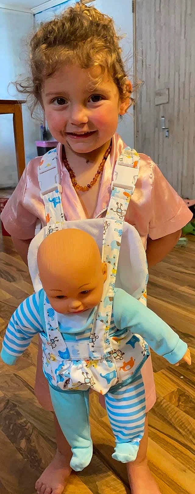 Luna is registered to the contest to win money with this photo: accessories, baby, child, clothing, costume, face, female, girl, hardwood, head, jewelry, necklace, pants, person, photography, portrait, shorts, sleeve, toy, wood