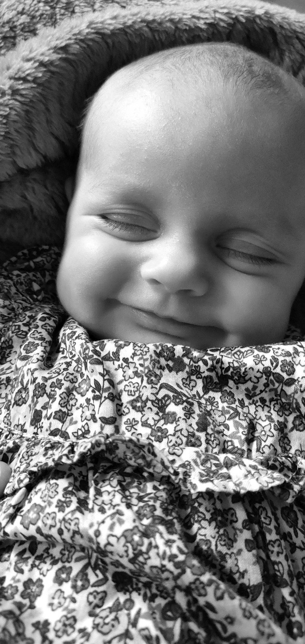 Joy a rejoint le concours — aidez-le/la à gagner de superbes lots ! baby, black_and_white, cheek, chin, eye, eyebrow, flash_photography, hairstyle, happy, human, iris, joy, lip, mammal, mouth, nose, person, photograph, skin, smile