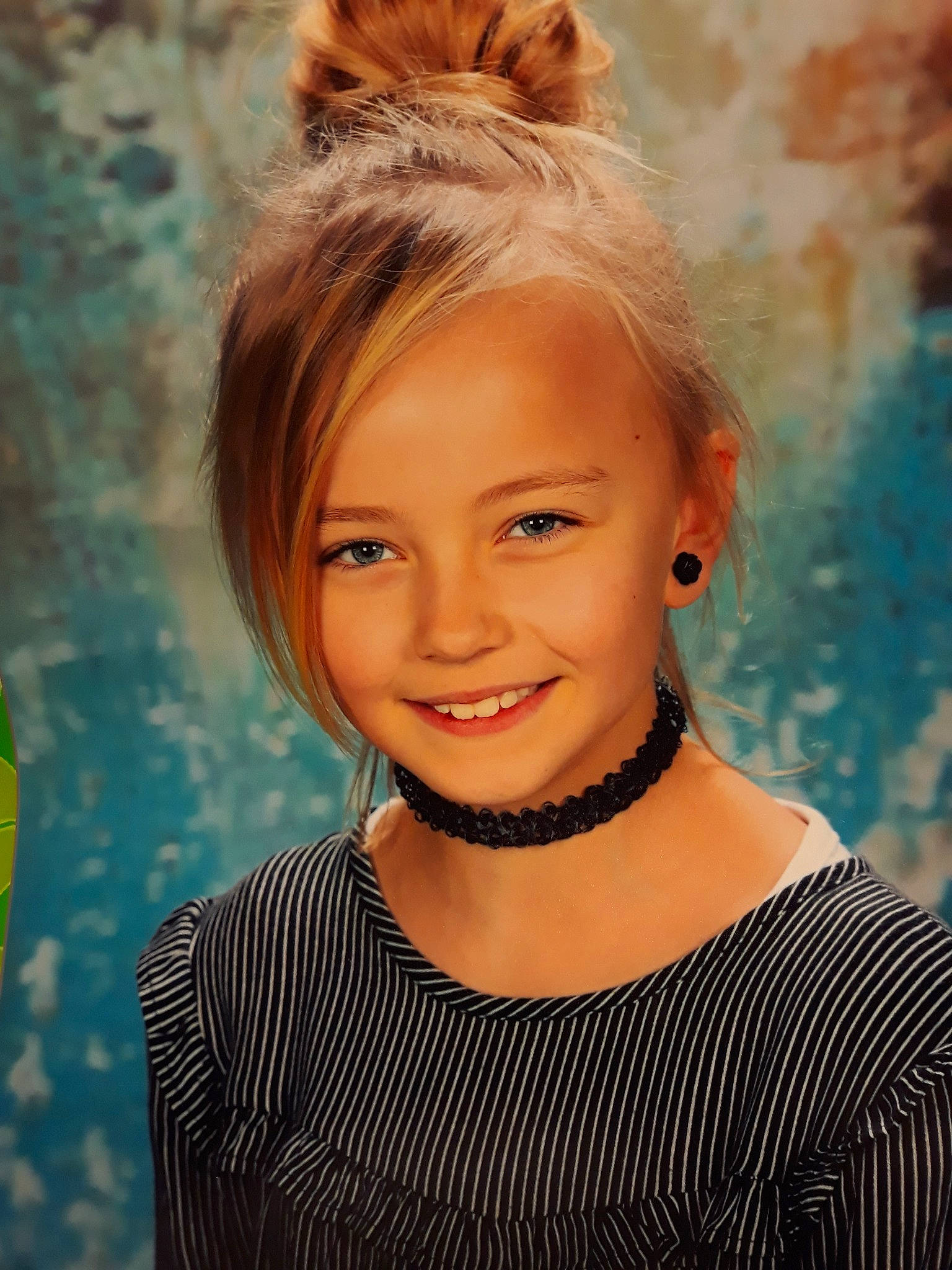 Shelsy participe au concours pour gagner de l'argent avec cette photo : bangs, beauty, blond, brown_hair, cheek, eyebrow, face, forehead, girl, hair, hair_coloring, hairstyle, head, human_hair_color, joy, layered_hair, long_hair, person, smile