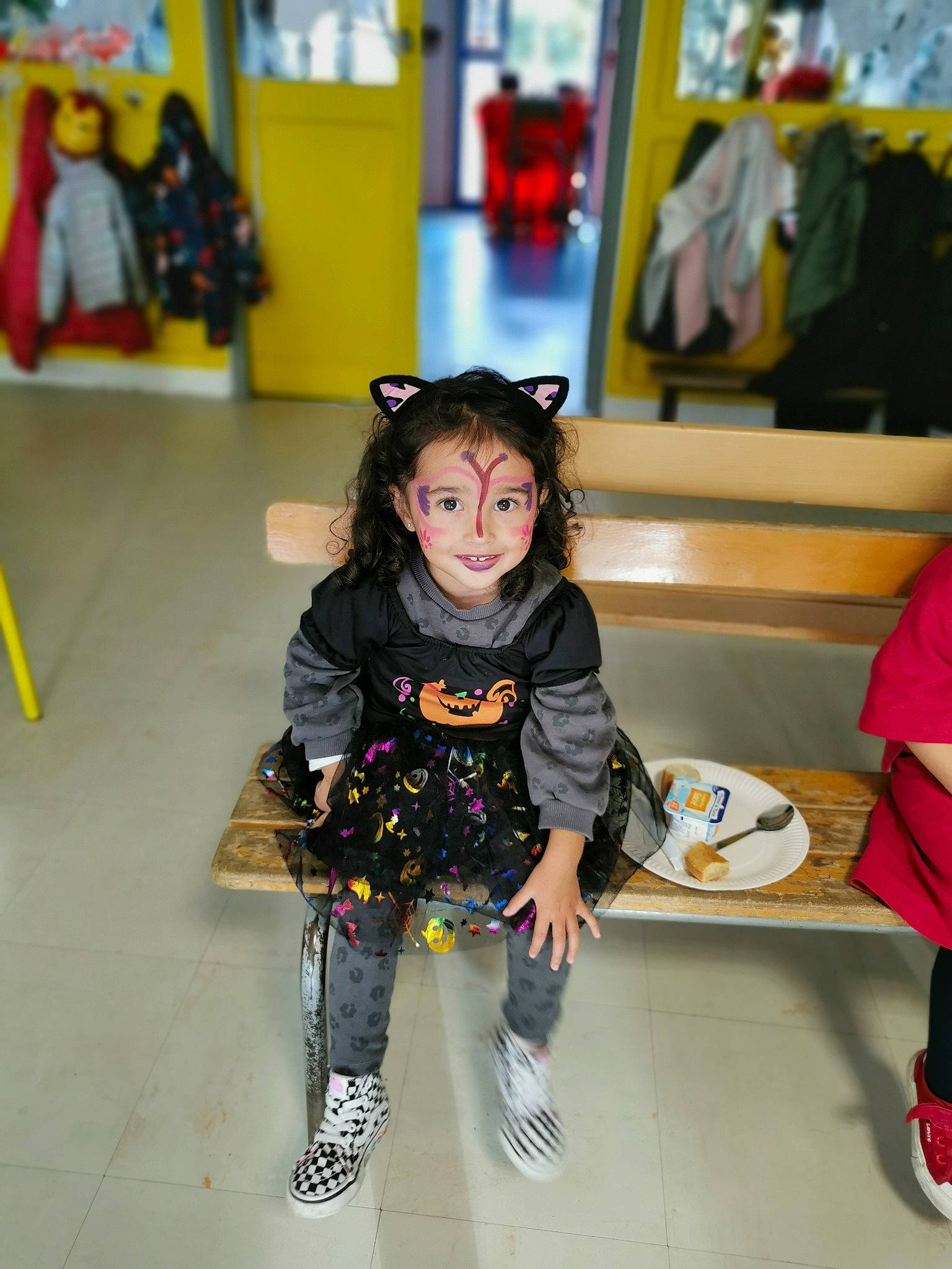 Mila a rejoint le concours — aidez-le/la à gagner de superbes lots ! bag, boot, child, event, fashion_design, floor, flooring, fun, happy, human_leg, joy, leisure, luggage_and_bags, person, sandal, shoe, sitting, smile, sneakers, sock