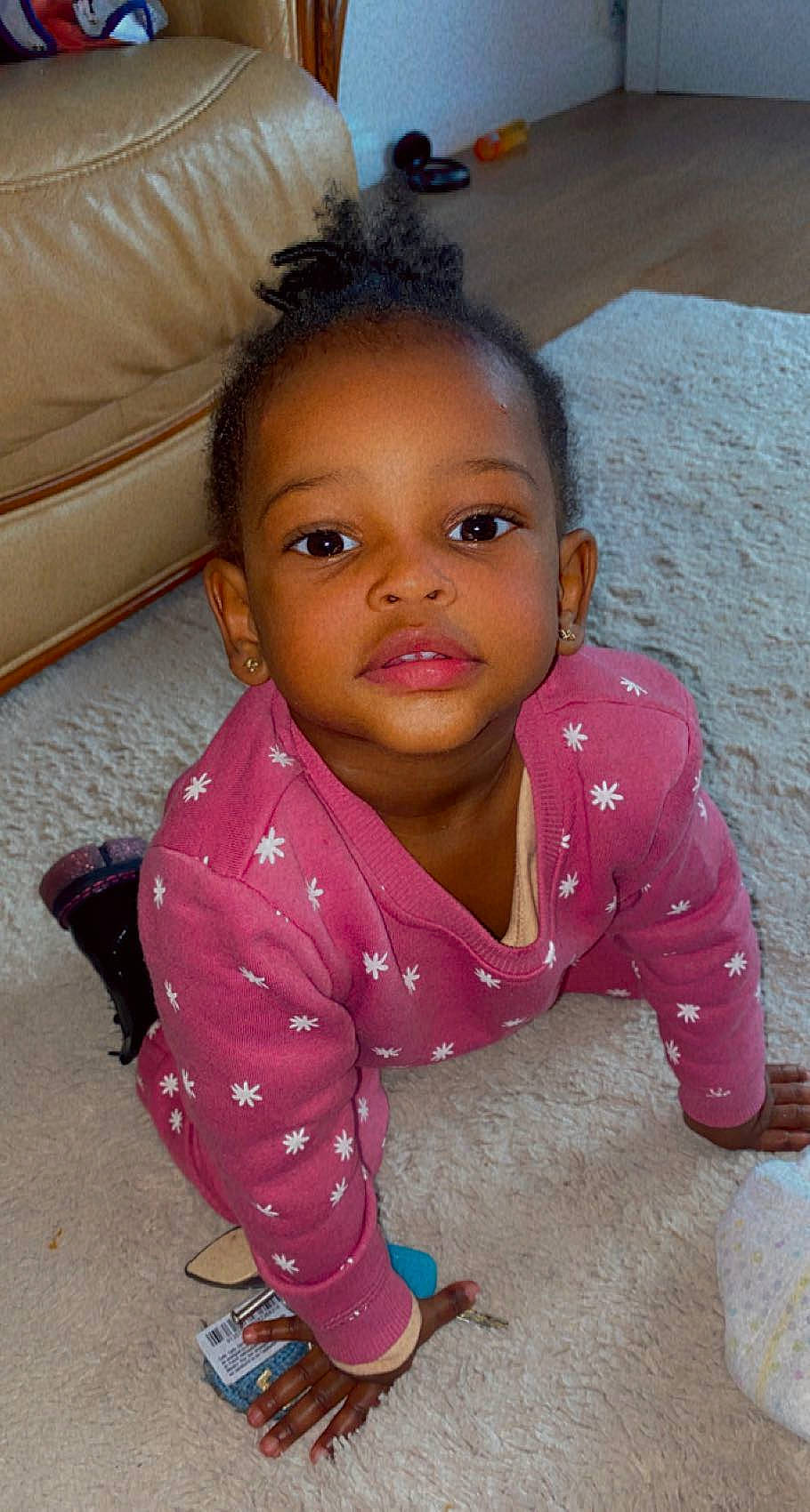 Alayna participe au concours pour gagner de l'argent avec cette photo : baby_toddler_clothing, cheek, child, eye, eyelash, flooring, forehead, fun, hairstyle, happy, head, iris, lip, nose, person, pink, sitting, skin, sleeve, smile