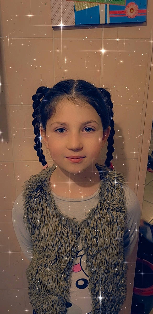 Shanna a rejoint le concours — aidez-le/la à gagner de superbes lots ! art, black_hair, cheek, chin, electric_blue, event, eyebrow, eyelash, fashion_accessory, fashion_design, flash_photography, forehead, fun, hair, headgear, headpiece, jewellery, joy, lip, long_hair