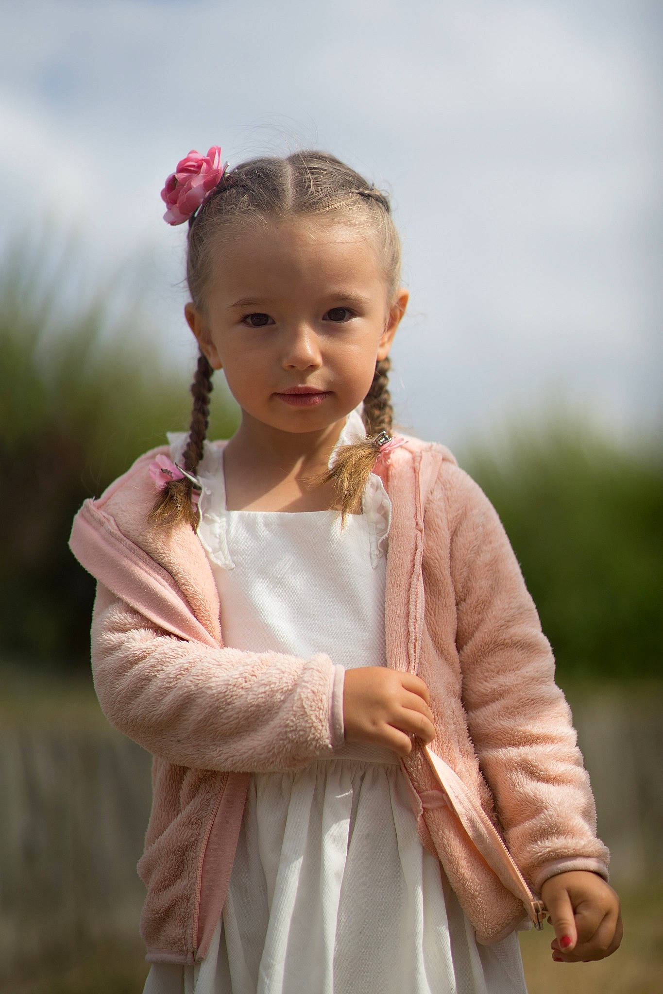 Laurine a rejoint le concours — aidez-le/la à gagner de superbes lots ! child, child_model, dress, grass, hair_accessory, outerwear, person, photography, pink, plant, skin, toddler
