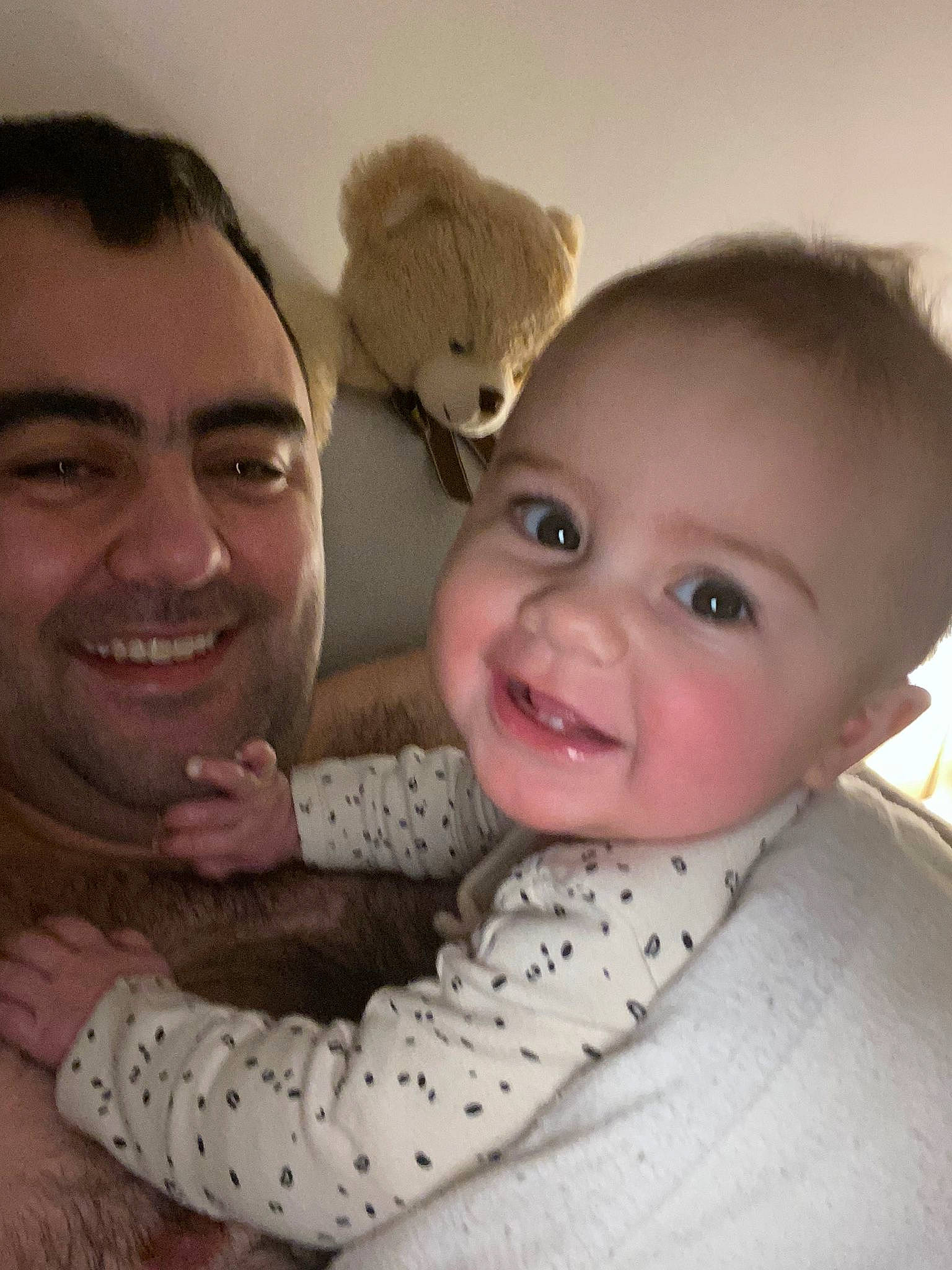 Evie is registered to the contest to win money with this photo: cheek, chin, comfort, ear, eyebrow, forehead, gesture, happy, head, human_body, iris, jaw, joy, lip, mouth, neck, nose, person, skin, sleeve