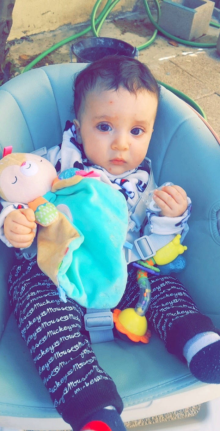 Illan a rejoint le concours — aidez-le/la à gagner de superbes lots ! arm, baby, baby_products, baby_toddler_clothing, blue, cheek, child, comfort, eye, finger, fun, hand, mouth, orange, person, product, purple, skin, stuffed_toy, toddler