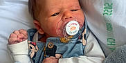 Aylan a rejoint le concours — aidez-le/la à gagner de superbes lots ! newborn, baby, pacifier, hand, blanket, clothing, mickey_mouse, infant, skin, face, bed, comfort, cute, sleepy, toddler, child, holding, soft, person, resting