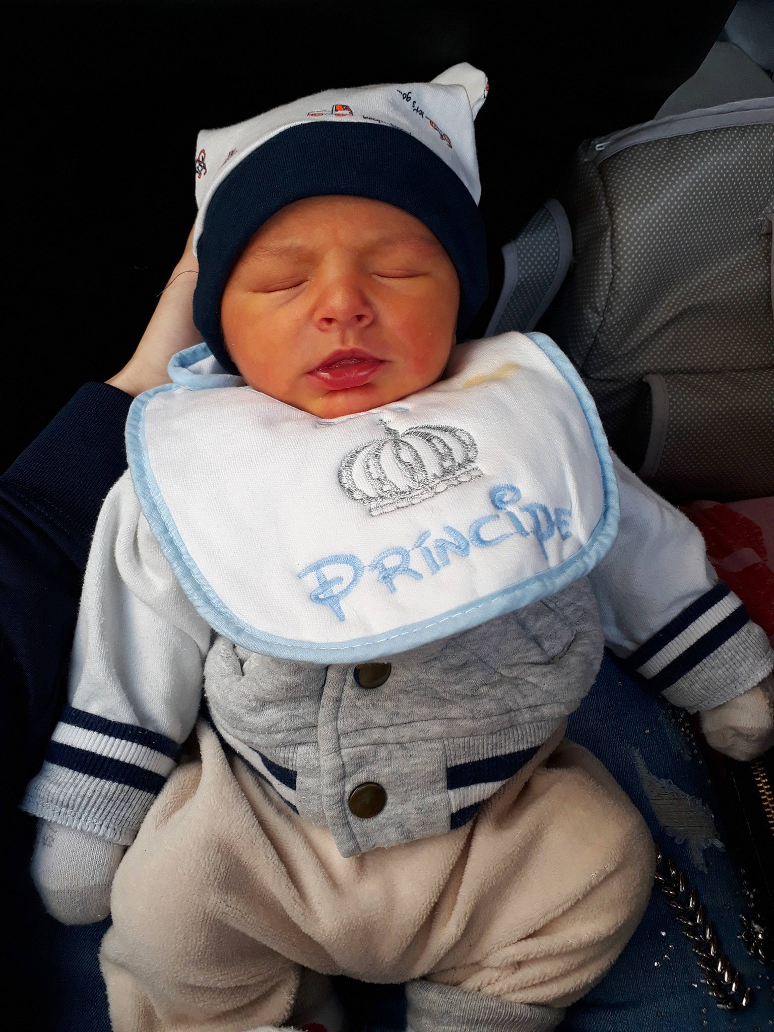 Luciano a rejoint le concours — aidez-le/la à gagner de superbes lots ! baby, child, person, toddler