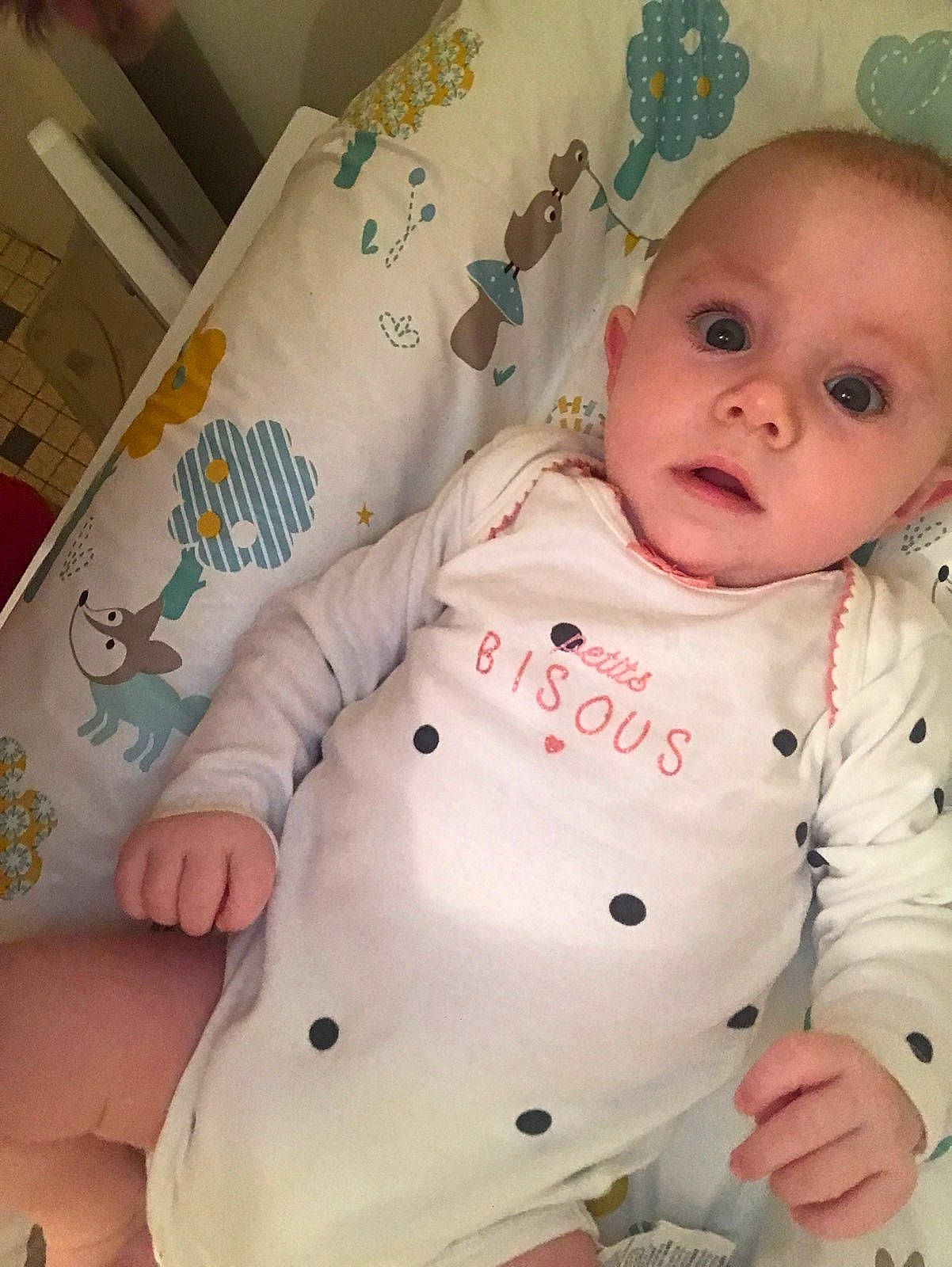 Eva a rejoint le concours — aidez-le/la à gagner de superbes lots ! arm, cheek, child, day, eye, face, finger, girl, hand, head, human_hair_color, infant, mouth, nose, organ, person, product, skin, textile, toddler