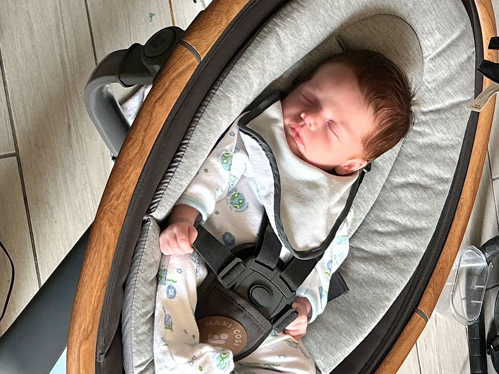 Enzo is registered to the contest to win money with this photo: auto_part, baby, baby_carriage, baby_in_car_seat, baby_products, baby_safety, baby_toddler_clothing, car_seat, cheek, child, comfort, ear, facial_expression, fun, hairstyle, person, sitting, skin, toddler, vacation
