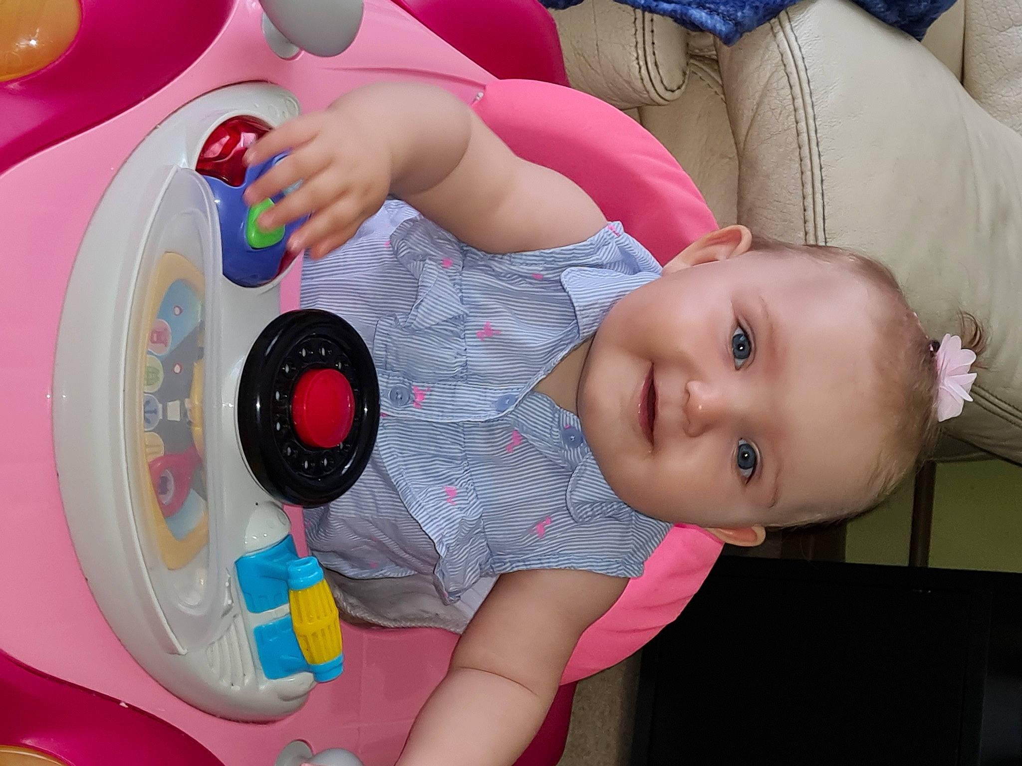 Katalyna participe au concours pour gagner de l'argent avec cette photo : baby, baby_playing_with_toys, baby_products, baby_toddler_clothing, cheek, child, circle, facial_expression, finger, fun, happy, iris, joy, pattern, person, pink, product, skin, smile, thigh