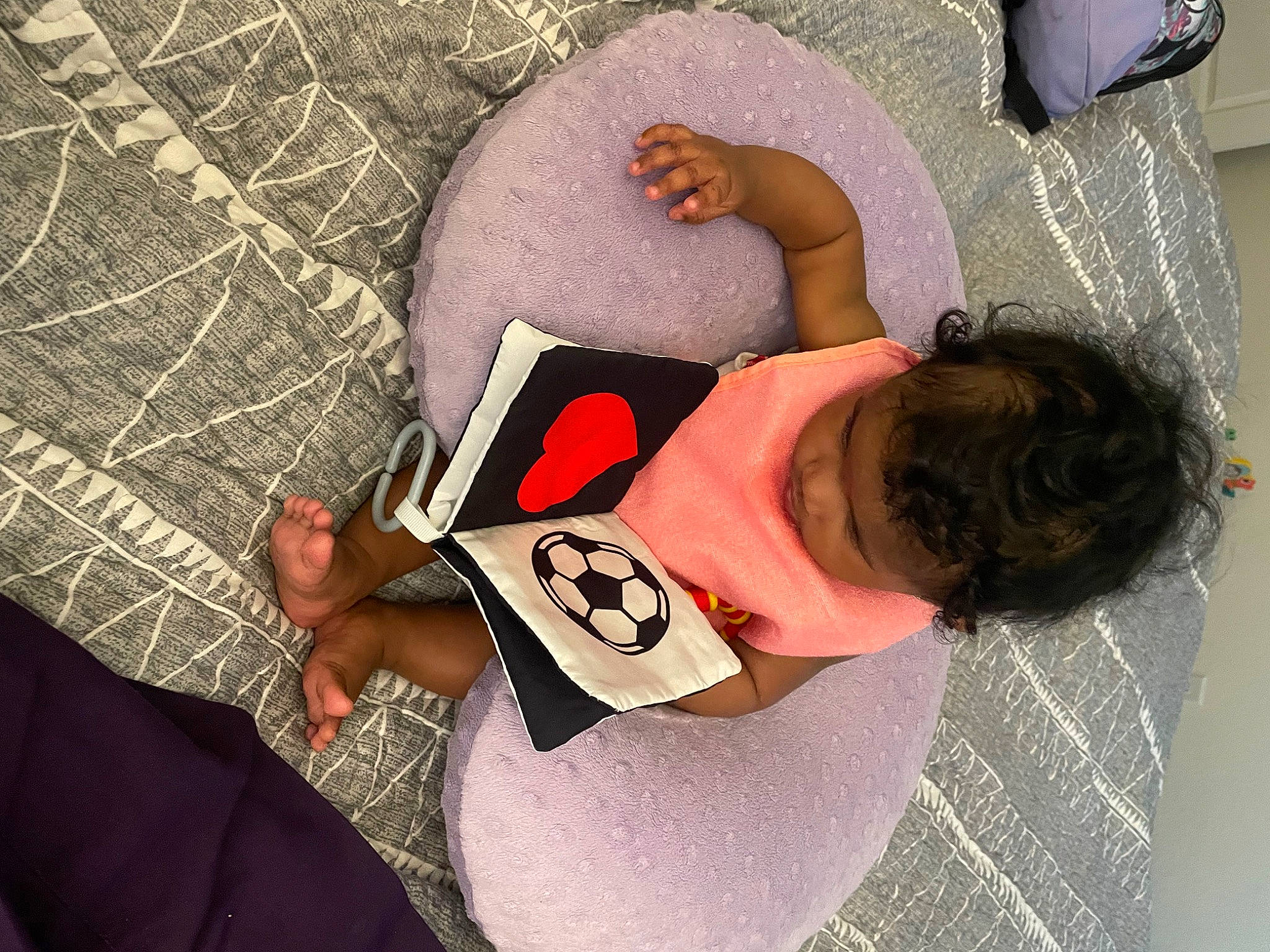 Karli is registered to the contest to win money with this photo: circle, comfort, elbow, eyewear, finger, font, fun, gesture, hand, happy, human_leg, knee, linens, pattern, person, sleeve, t_shirt, thigh, trunk, waist