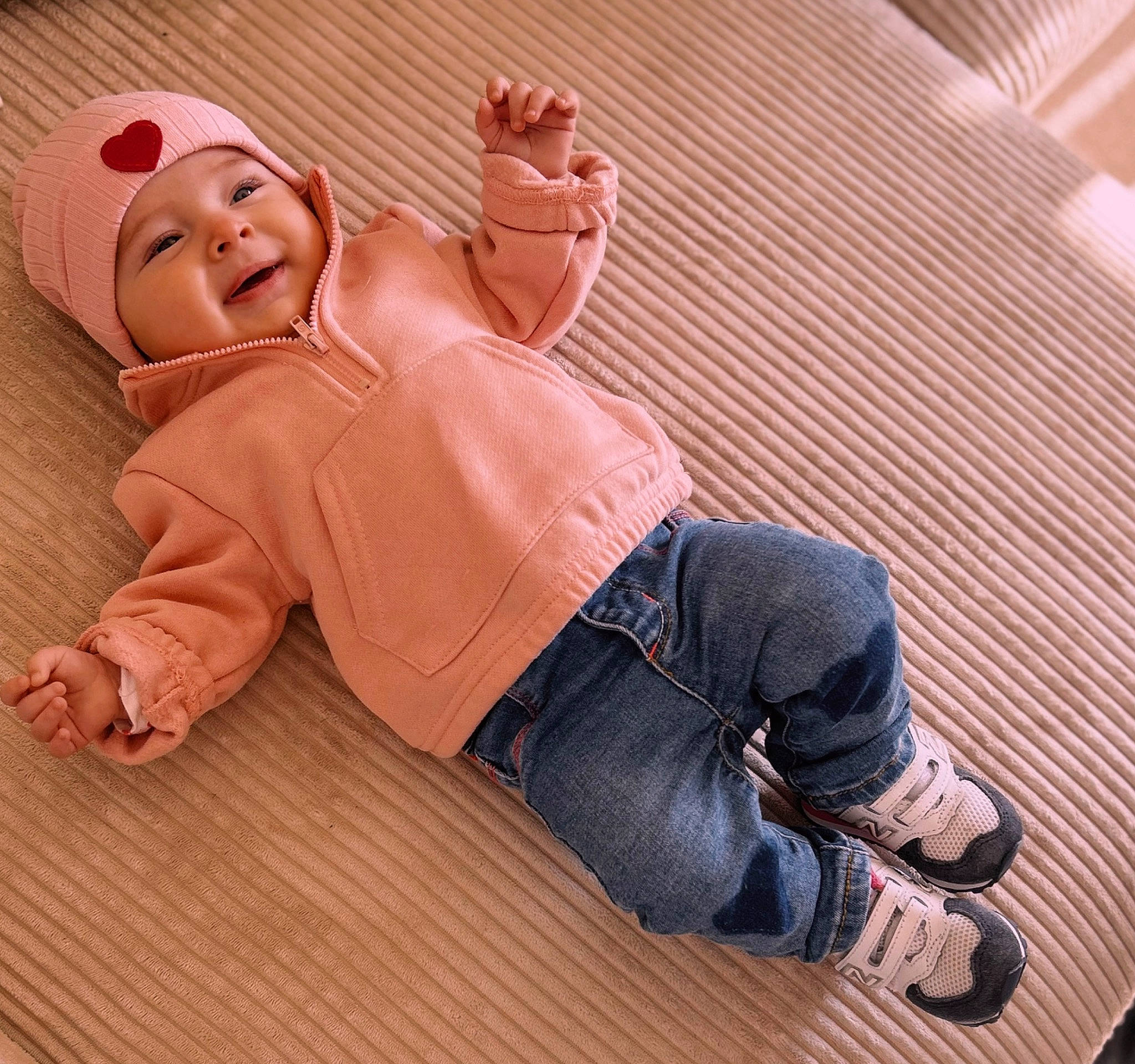 Alba participe au concours pour gagner de l'argent avec cette photo : barefoot, comfort, denim, floor, flooring, foot, gesture, happy, hardwood, hat, headwear, human_leg, jeans, joint, knee, person, smile, thigh, thumb, toy