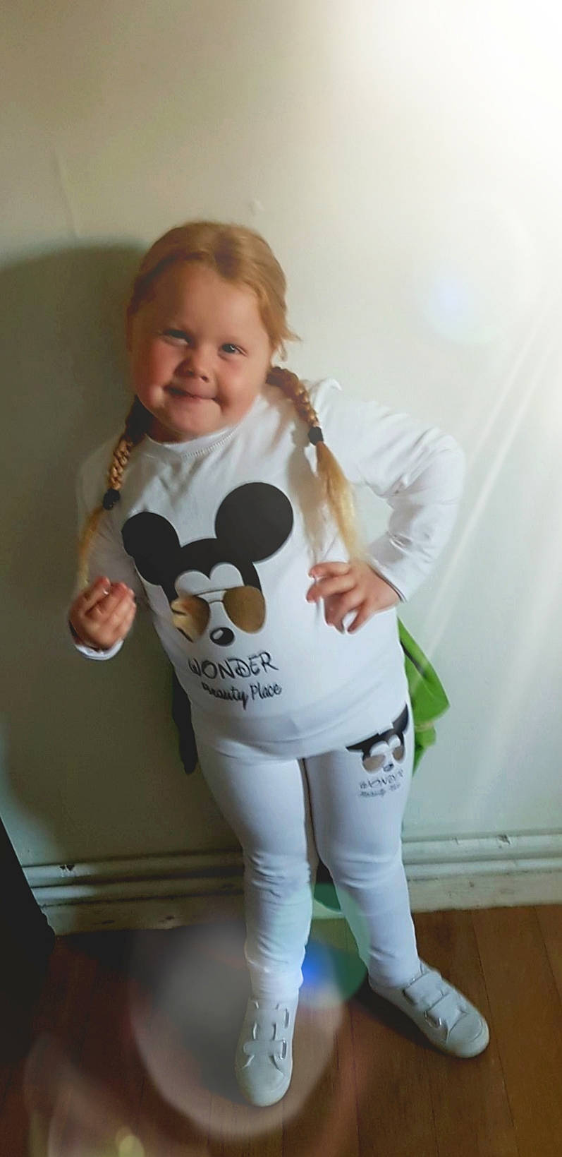 Elyana a rejoint le concours — aidez-le/la à gagner de superbes lots ! baby, baby_toddler_clothing, child, joy, person, product, sleeve, standing, t_shirt, toddler