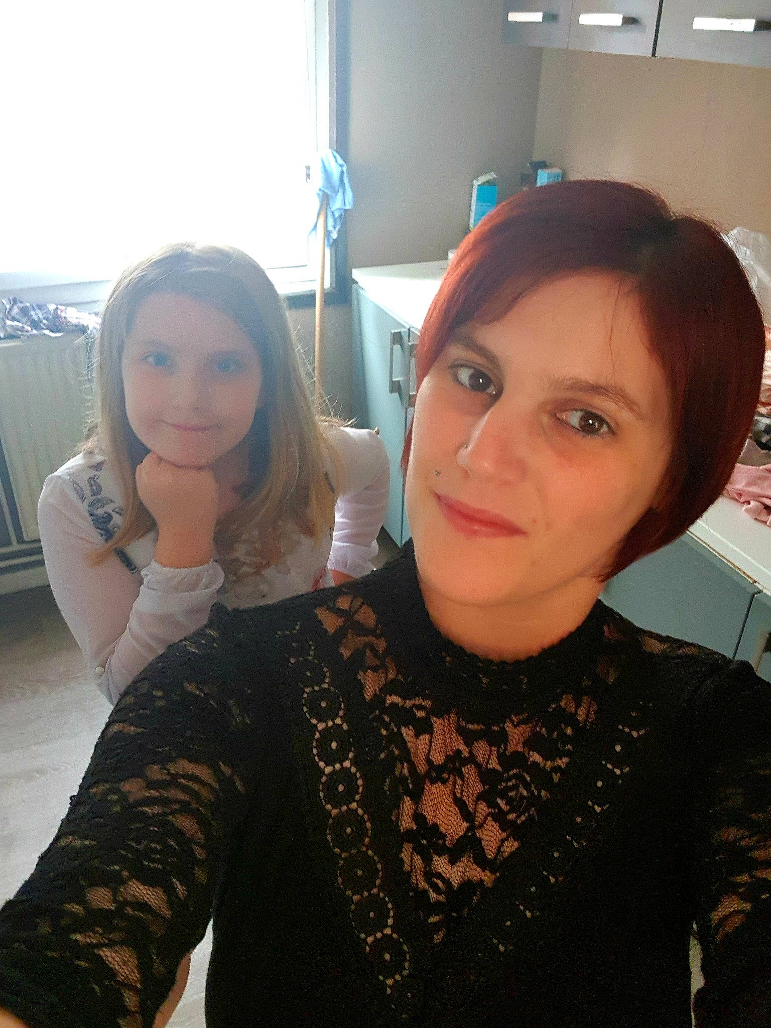 Eva a rejoint le concours — aidez-le/la à gagner de superbes lots ! beauty, black_hair, eyebrow, face, forehead, friendship, hair, hairstyle, head, joy, lip, long_hair, nose, person, photography, selfie