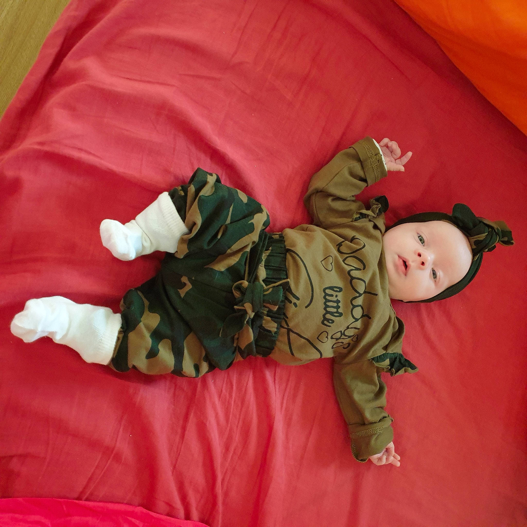 Mazikeen participe au concours pour gagner de l'argent avec cette photo : baby, baby_products, baby_sleeping, baby_toddler_clothing, bed, bedding, bedtime, carmine, child, comfort, fictional_character, linens, nap, pattern, person, room, sleep, sleeve, textile, toddler