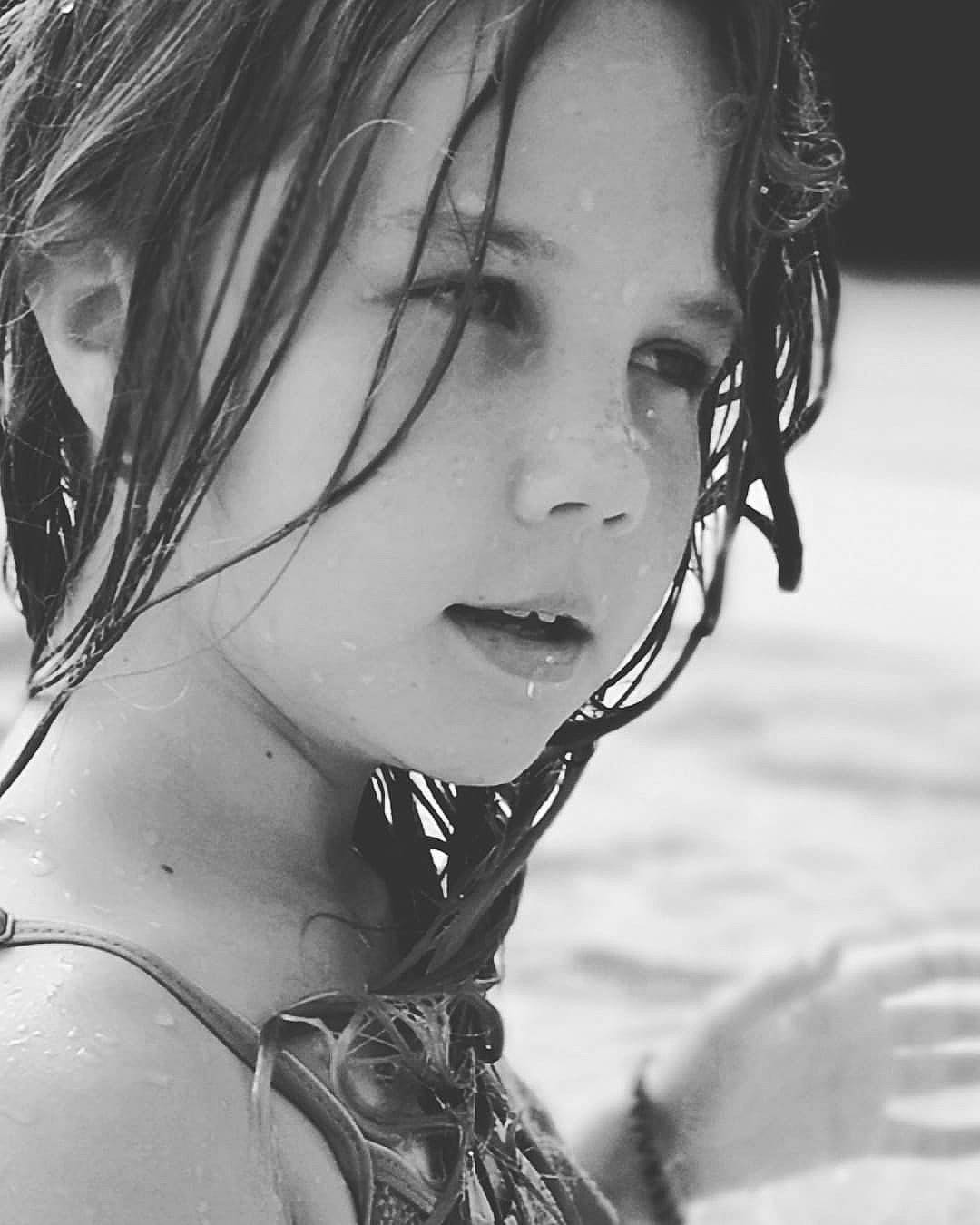 Solyne participe au concours pour gagner de l'argent avec cette photo : beauty, black_and_white, black_hair, chin, close_up, eye, eyebrow, face, hair, hairstyle, lip, model, monochrome, monochrome_photography, nose, person, photo_shoot, photography, portrait, skin