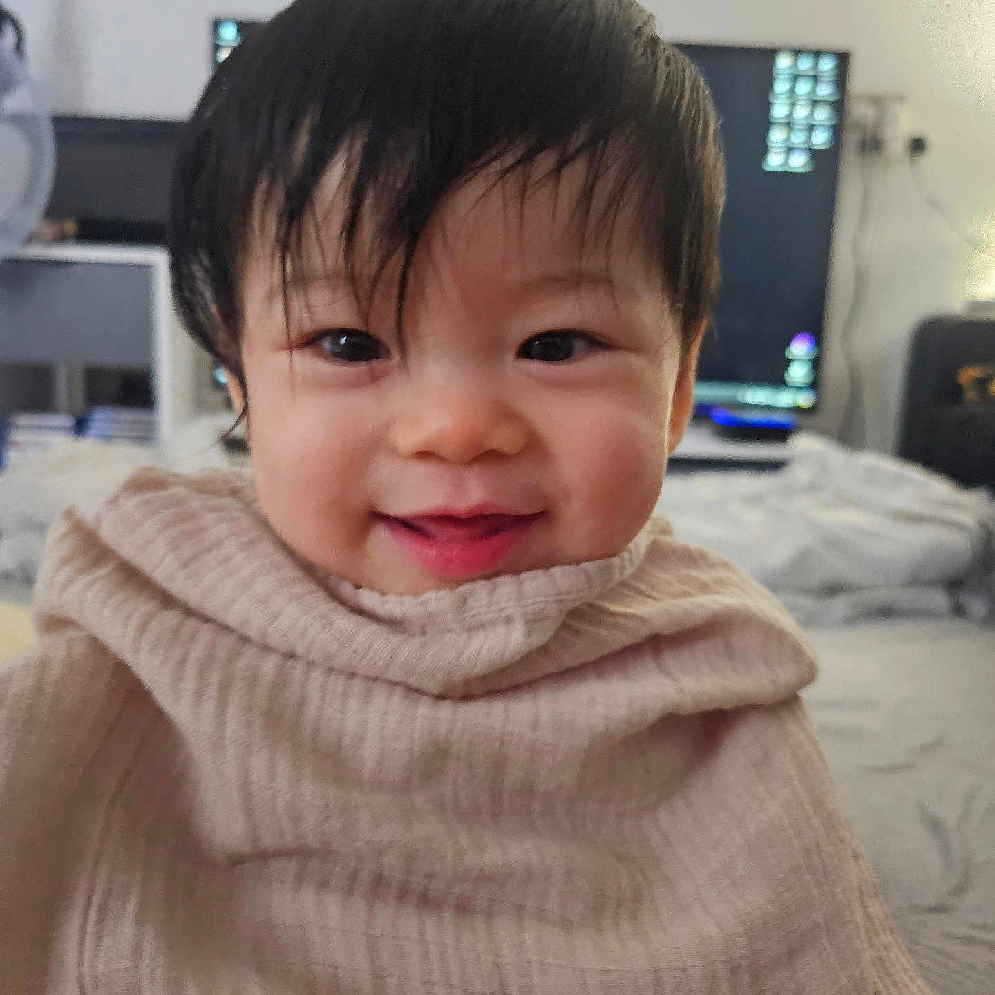 Celestine is registered to the contest to win money with this photo: baby, blanket, bodypart, clothing, computerhardware, electronics, face, finger, hand, happy, hardware, head, knitwear, monitor, person, photography, portrait, screen, smile, sweater
