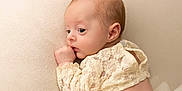 Julia Et Anna a rejoint le concours — aidez-le/la à gagner de superbes lots ! baby, calm, close_up, clothing, cute, expression, face, hand, indoors, infant, lace, newborn, peaceful, portrait, resting, side_view, skin, sleepy, soft_texture, young_child