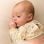 Julia Et Anna a rejoint le concours — aidez-le/la à gagner de superbes lots ! baby, infant, lace, clothing, portrait, side_view, hand, face, skin, soft_texture, resting, newborn, cute, peaceful, indoors, young_child, close_up, expression, calm, sleepy