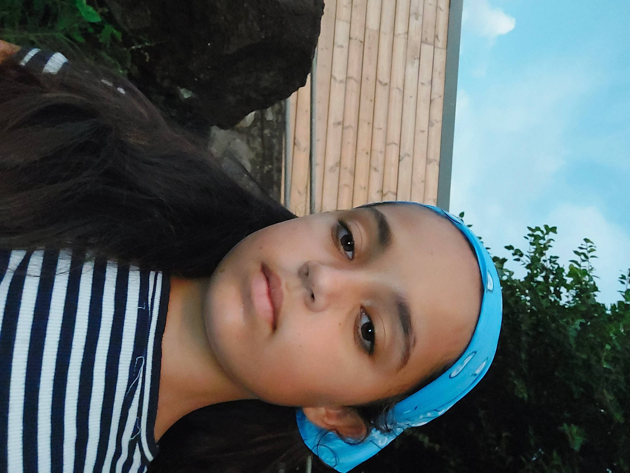 Fanny a rejoint le concours — aidez-le/la à gagner de superbes lots ! black_hair, child, electric_blue, eyebrow, eyelash, eyewear, flash_photography, fun, grass, happy, headwear, leisure, lip, person, photo_shoot, portrait, portrait_photography, sitting, sky, street_fashion